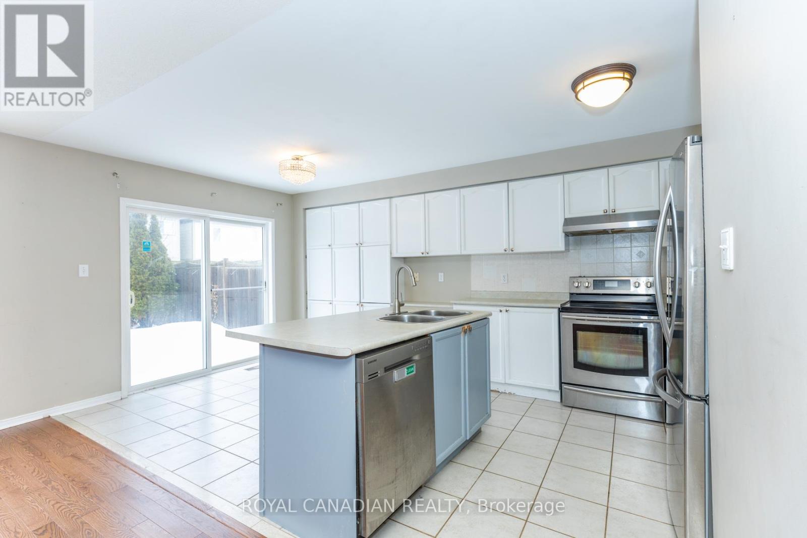 159 Harrongate Place, Whitby, Ontario  L1R 3E6 - Photo 5 - E12812094