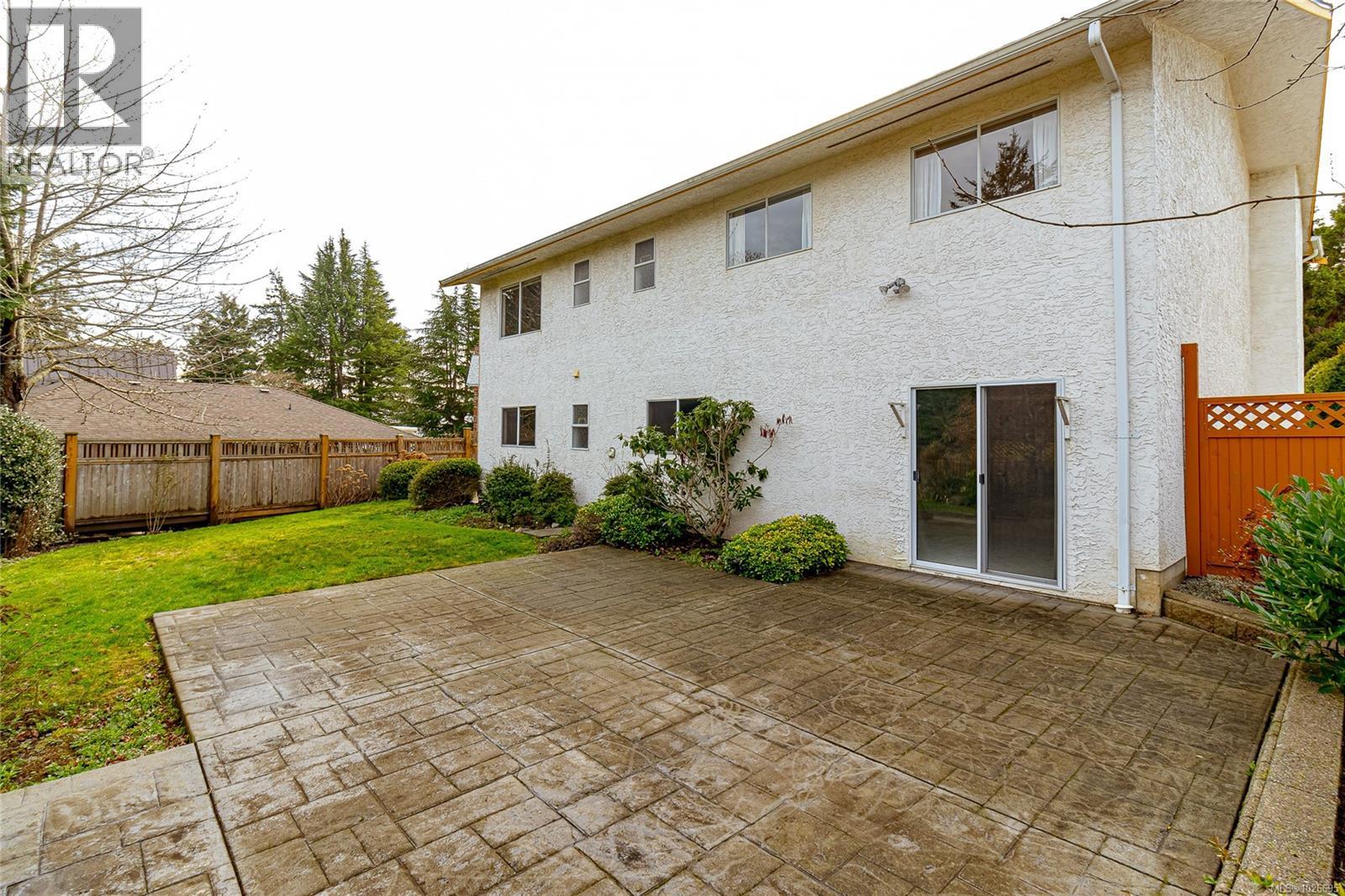 2320 Hazelton Pl, Saanich, British Columbia  V8N 5C3 - Photo 39 - 1026695