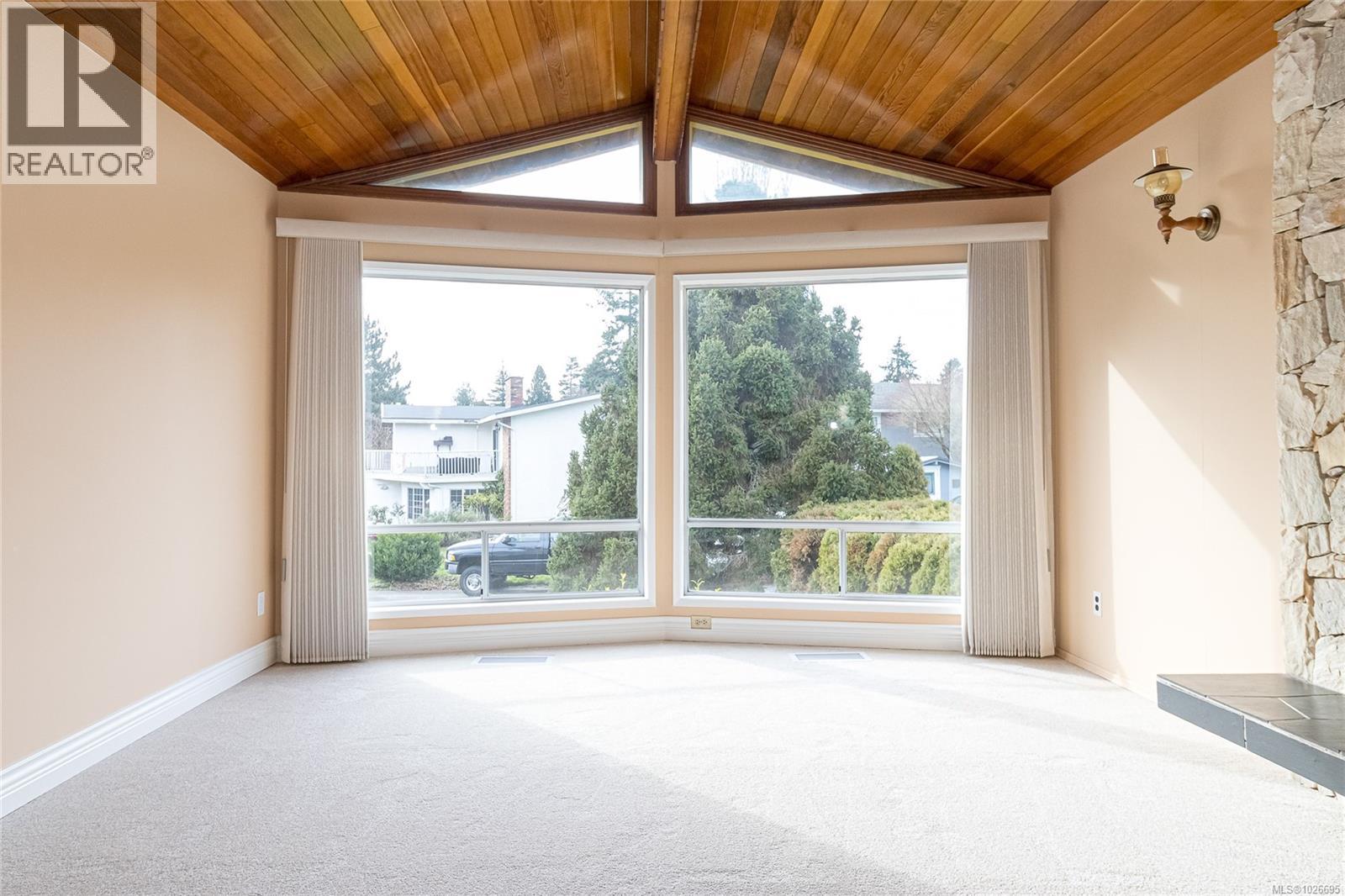 2320 Hazelton Pl, Saanich, British Columbia  V8N 5C3 - Photo 4 - 1026695