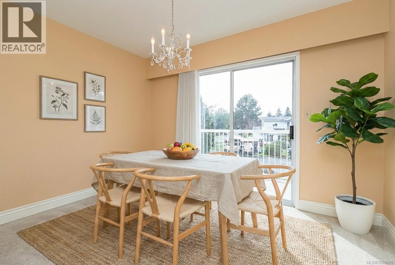 2320 Hazelton Pl, Saanich, British Columbia  V8N 5C3 - Photo 6 - 1026695