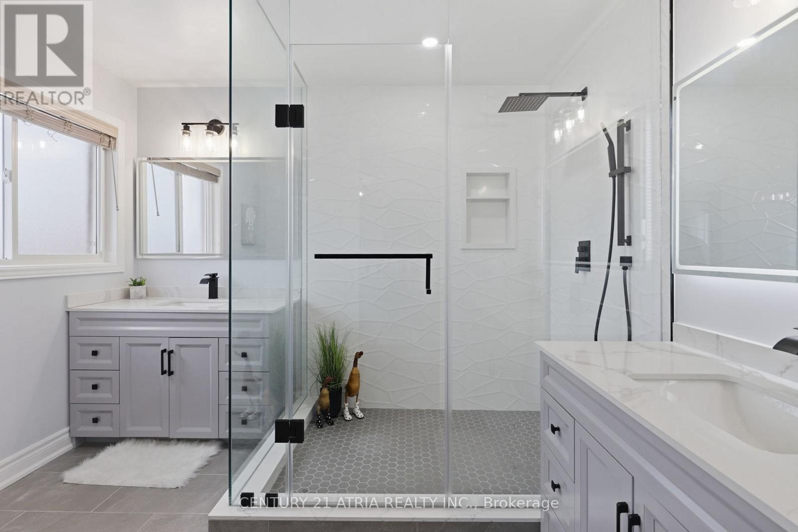 18 Abbott Avenue, Aurora, Ontario  L4G 7V7 - Photo 11 - N12812022