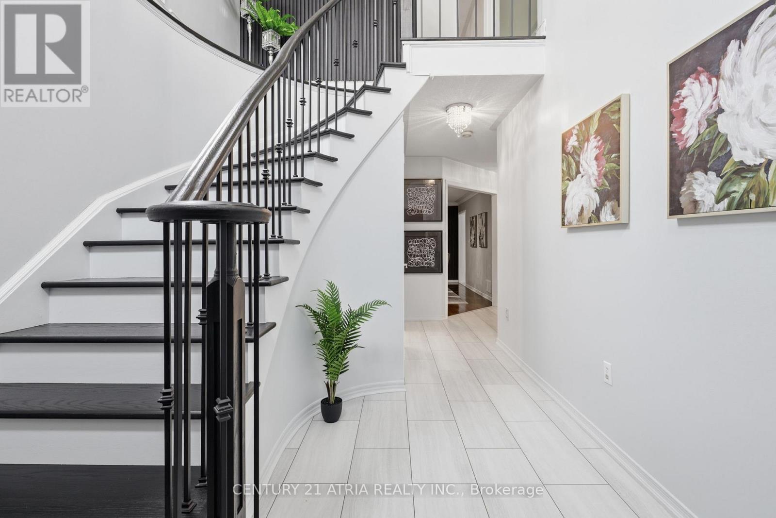 18 Abbott Avenue, Aurora, Ontario  L4G 7V7 - Photo 3 - N12812022