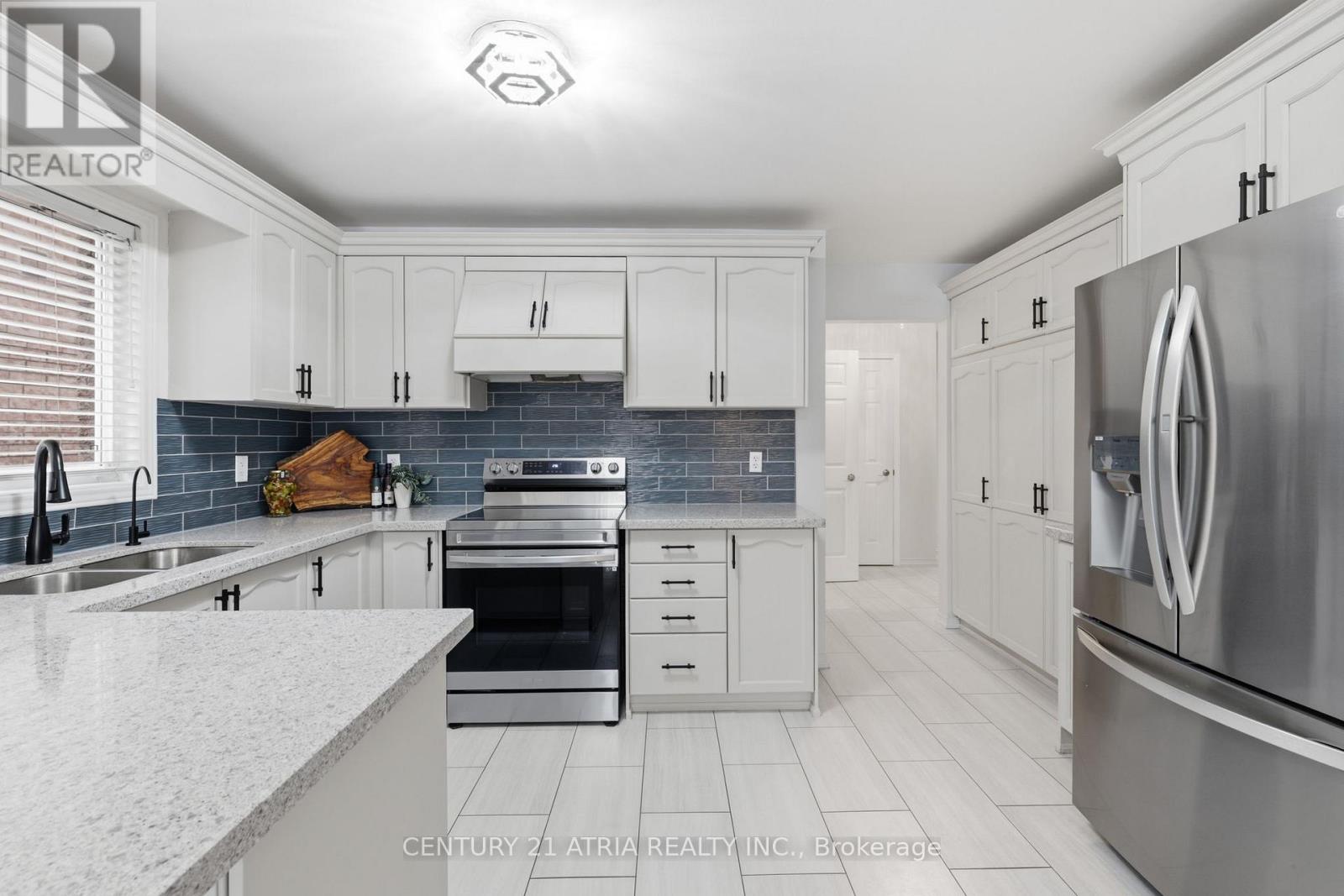 18 Abbott Avenue, Aurora, Ontario  L4G 7V7 - Photo 6 - N12812022