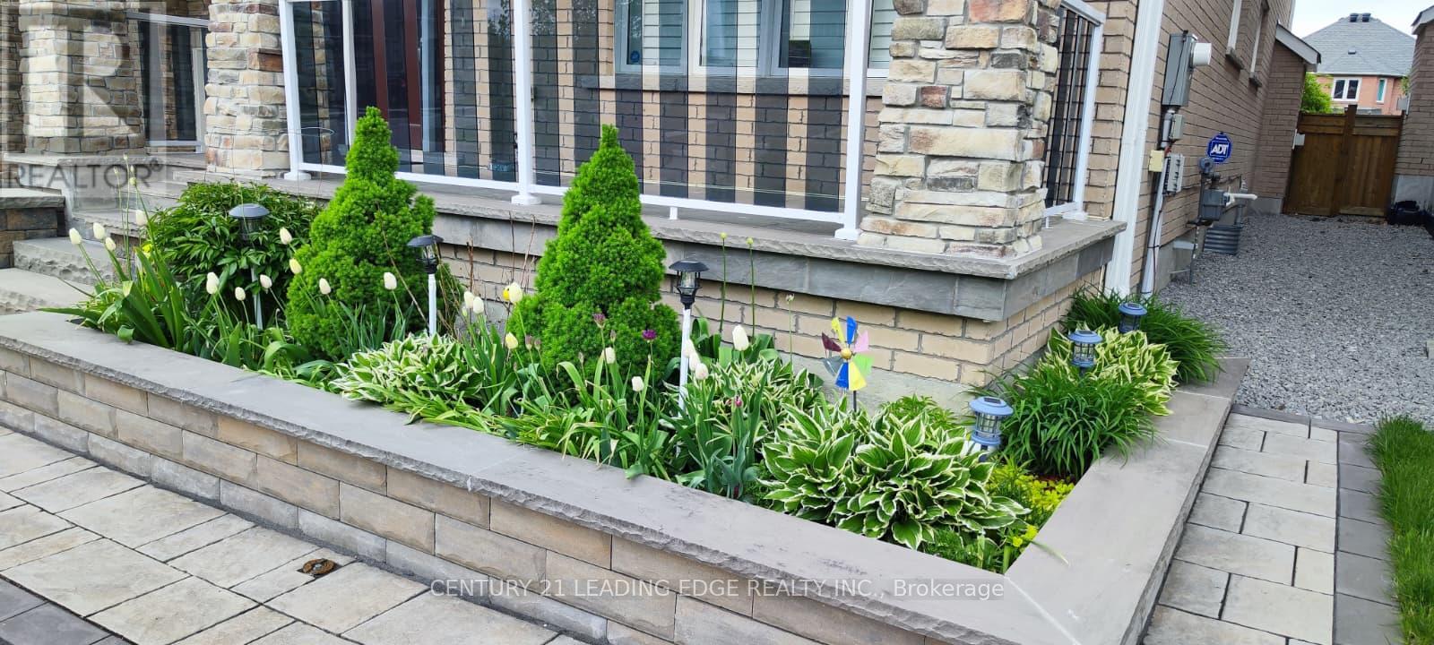 66 Degraaf Crescent, Aurora, Ontario  L4G 0X3 - Photo 3 - N12812080