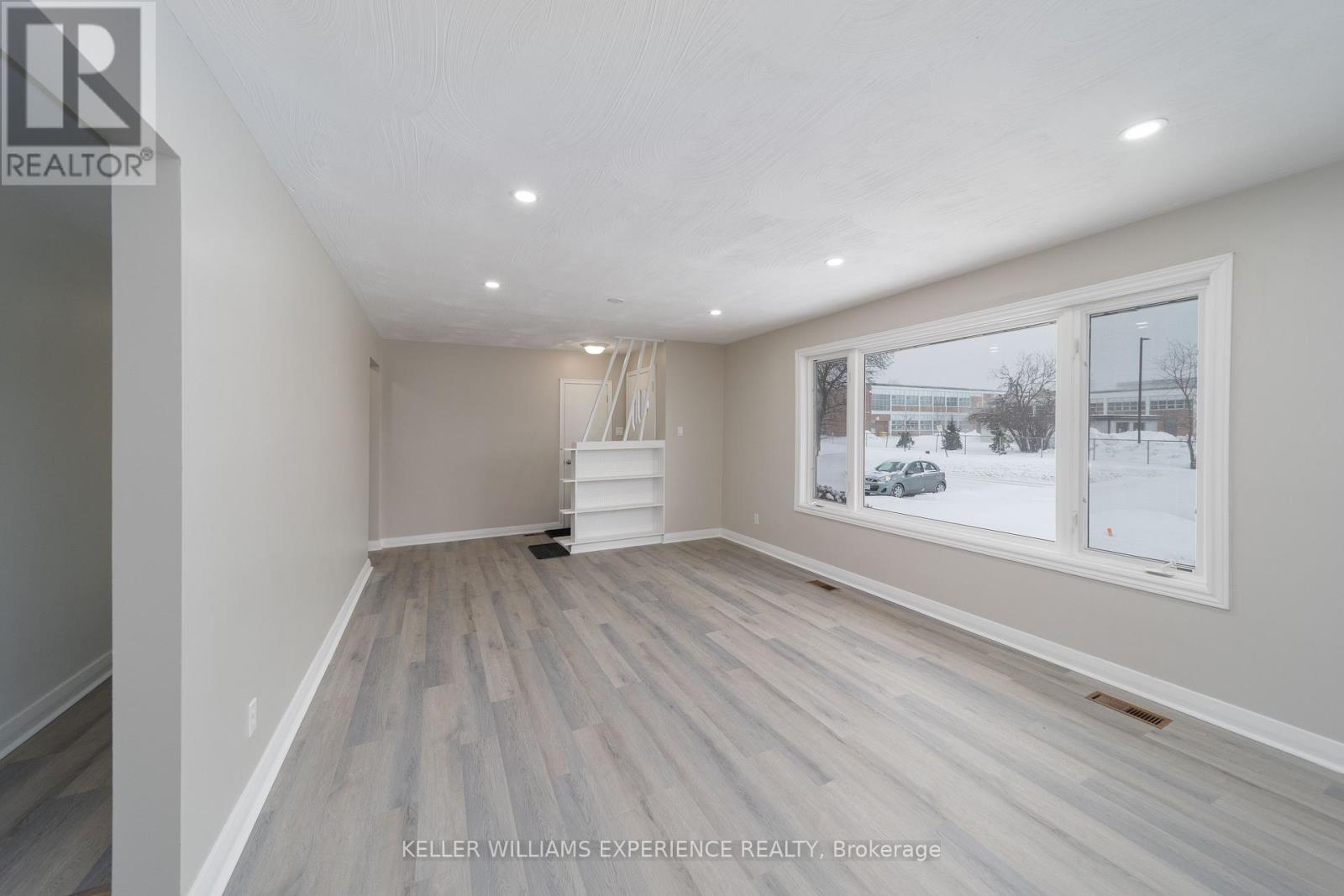 Main - 51 Davidson Street, Barrie (Wellington), Ontario  L4M 3S1 - Photo 4 - S12812008