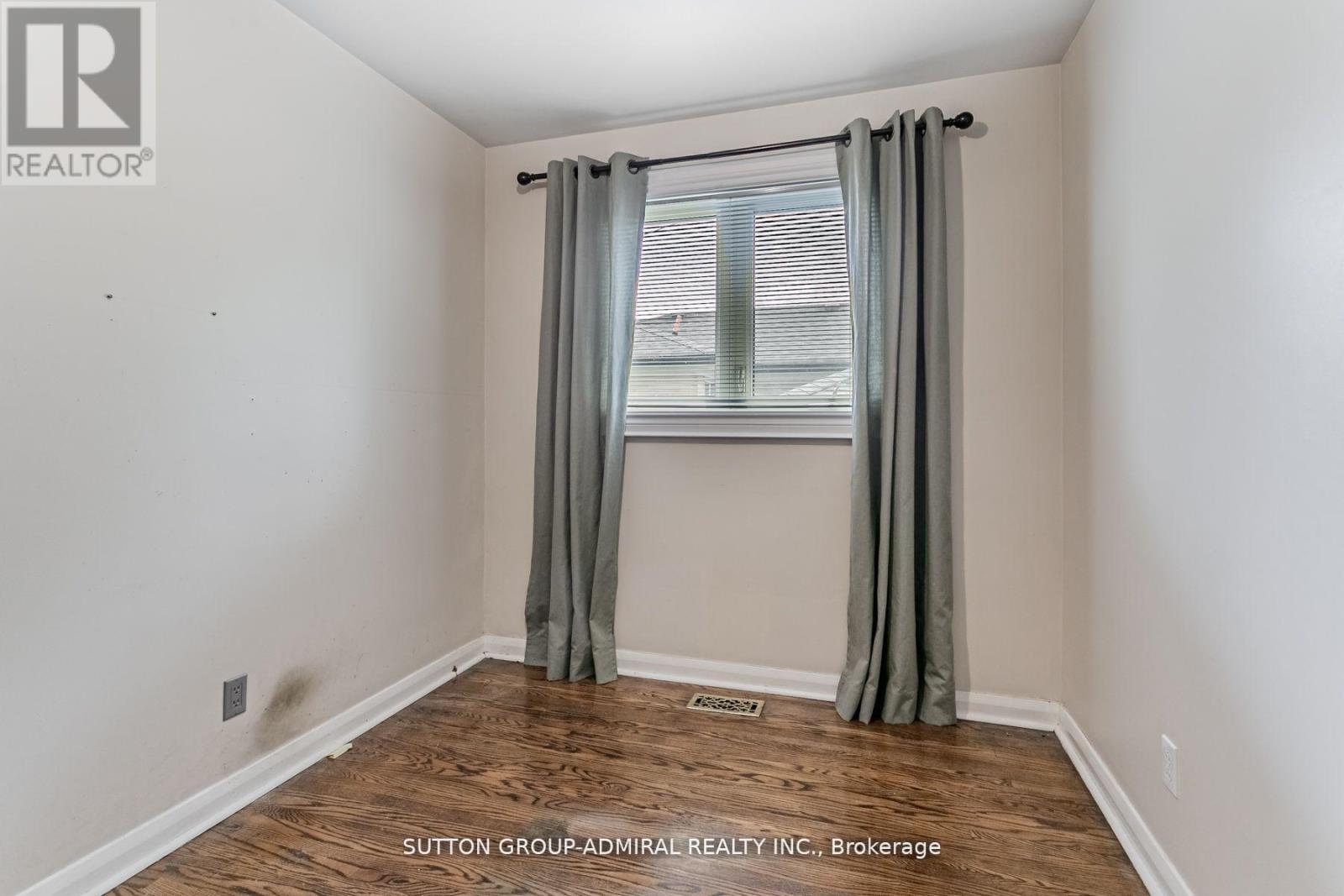 Upper - 102 Cornwall Road, Brampton, Ontario L6W 1N8 - Photo 13 - W12811982