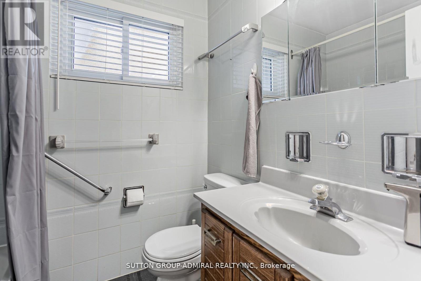 Upper - 102 Cornwall Road, Brampton, Ontario L6W 1N8 - Photo 16 - W12811982