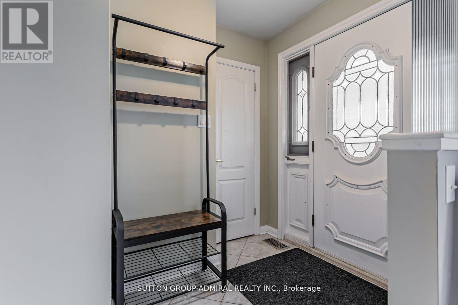 Upper - 102 Cornwall Road, Brampton, Ontario L6W 1N8 - Photo 2 - W12811982