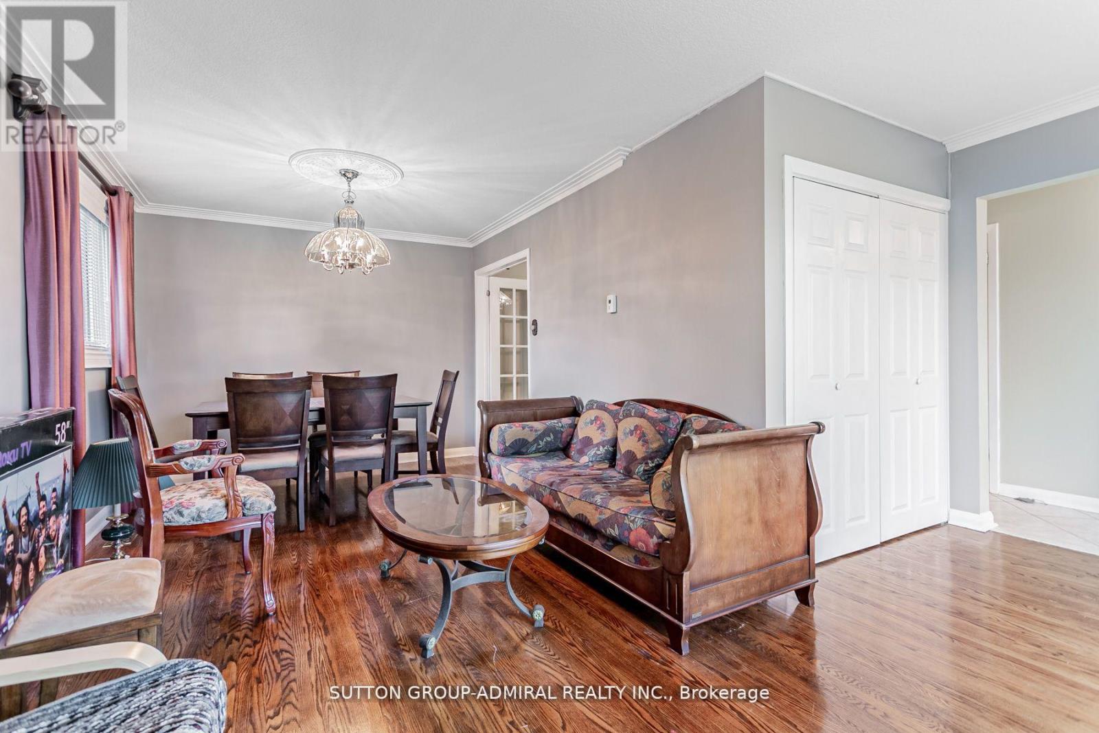 Upper - 102 Cornwall Road, Brampton, Ontario L6W 1N8 - Photo 4 - W12811982