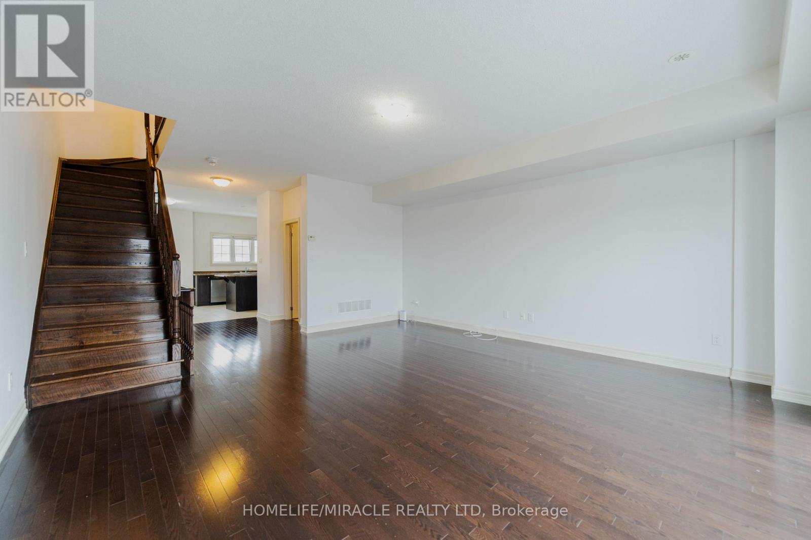 106 Aspen Hills Road, Brampton, Ontario  L6Y 6E5 - Photo 4 - W12812012