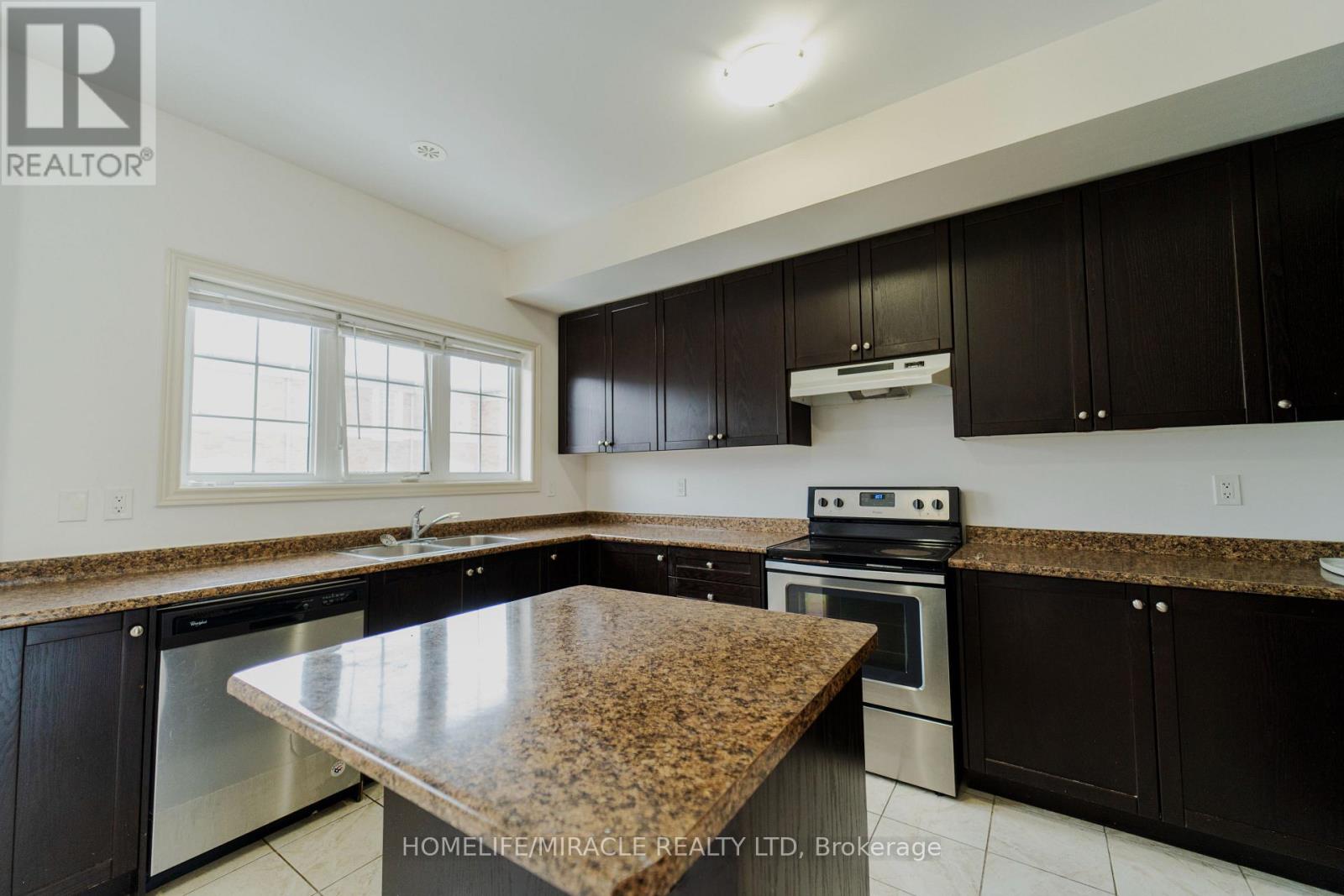 106 Aspen Hills Road, Brampton, Ontario  L6Y 6E5 - Photo 8 - W12812012
