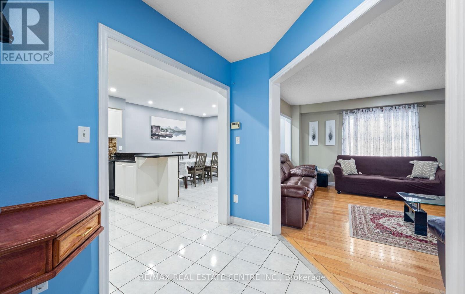 4 Sugarpine Court, Brampton, Ontario  L6R 1X6 - Photo 10 - W12812024