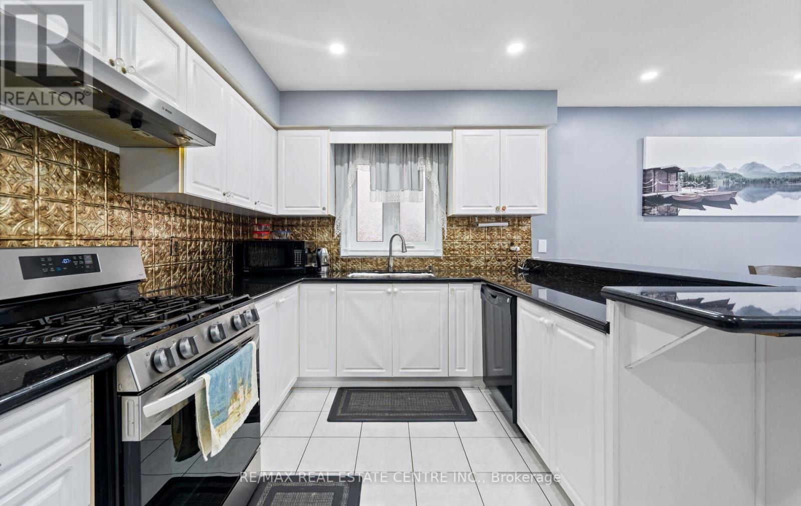 4 Sugarpine Court, Brampton, Ontario  L6R 1X6 - Photo 18 - W12812024