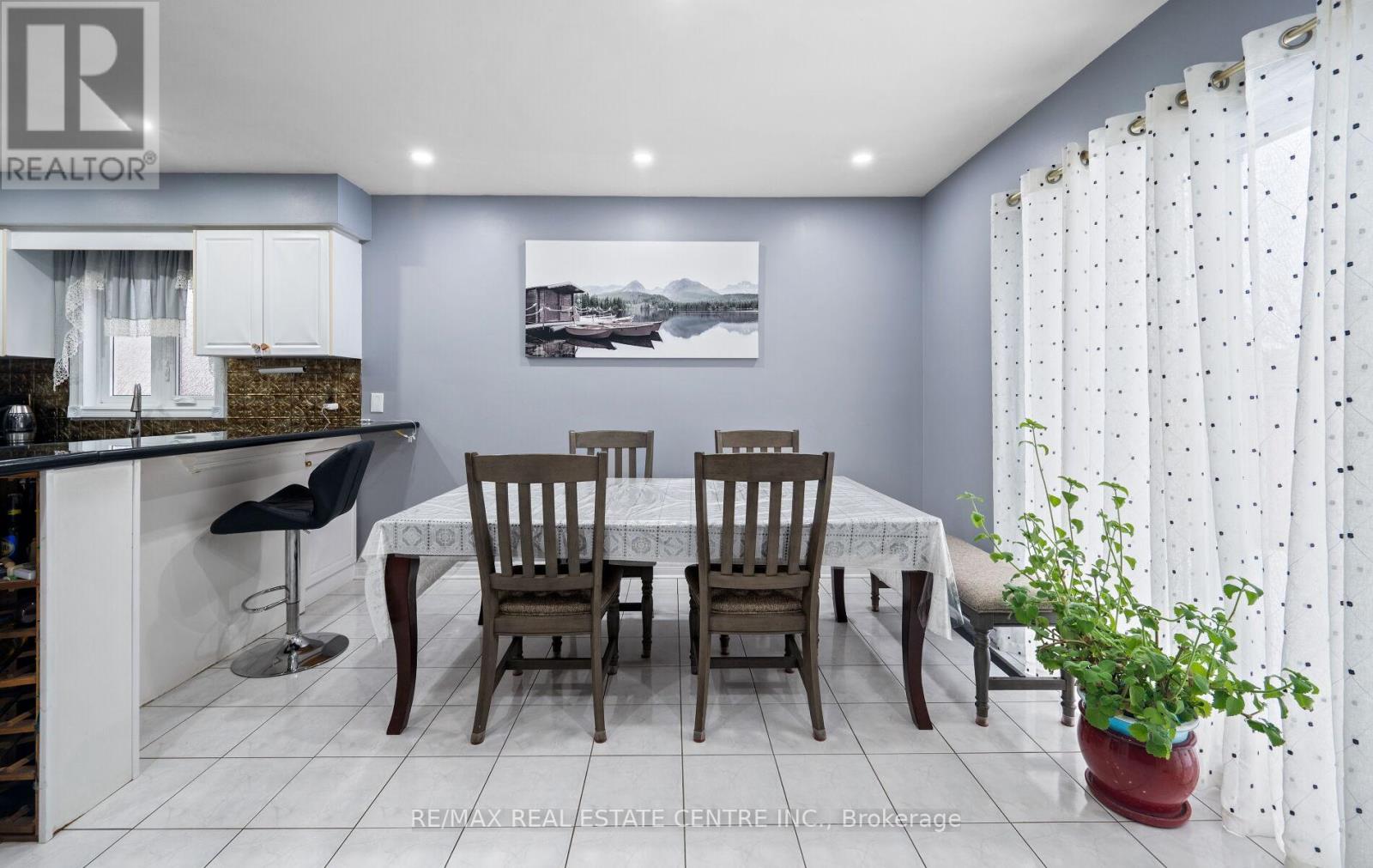 4 Sugarpine Court, Brampton, Ontario  L6R 1X6 - Photo 23 - W12812024