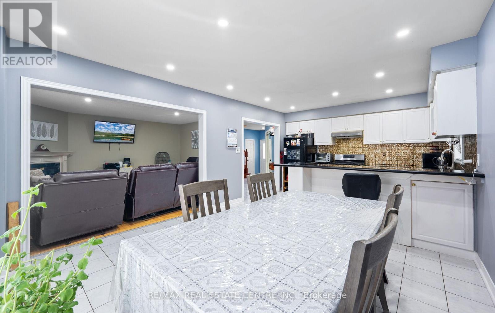 4 Sugarpine Court, Brampton, Ontario  L6R 1X6 - Photo 25 - W12812024