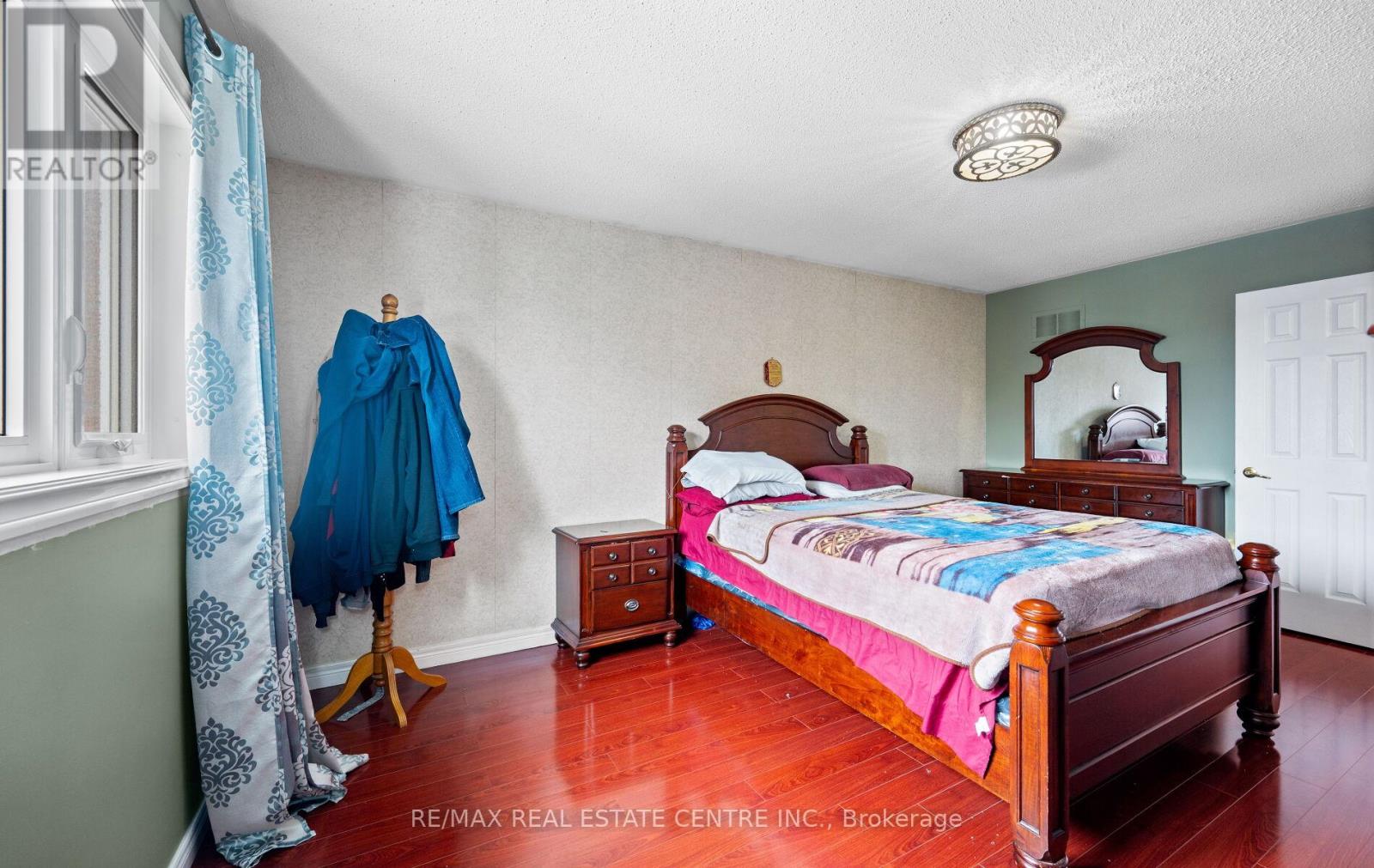 4 Sugarpine Court, Brampton, Ontario  L6R 1X6 - Photo 31 - W12812024