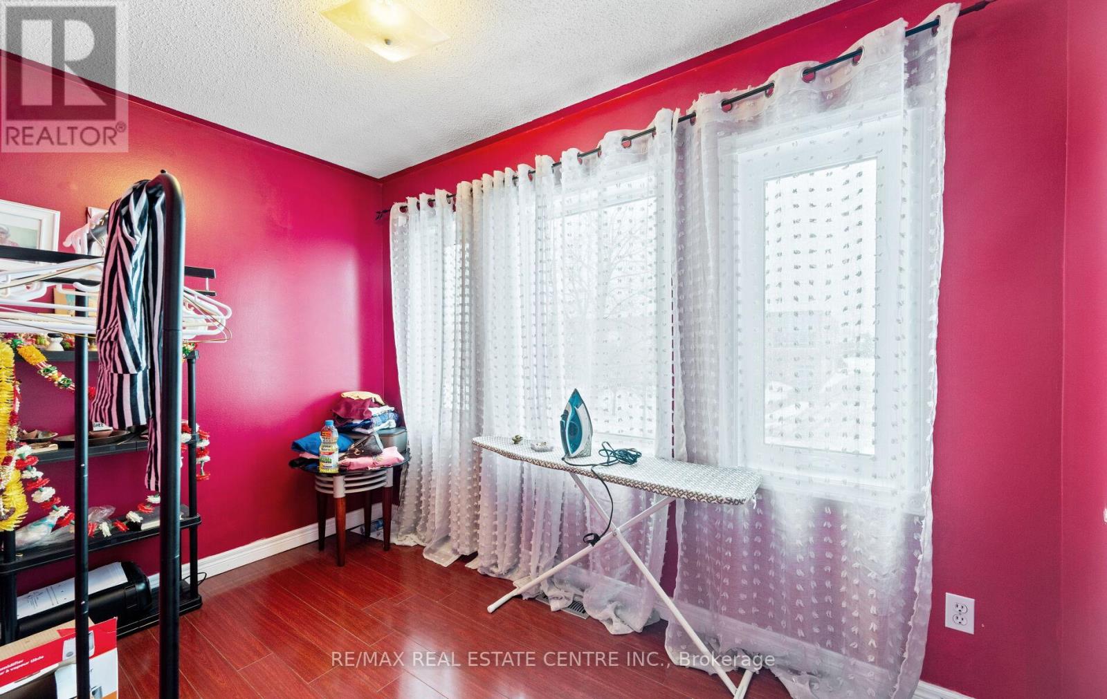 4 Sugarpine Court, Brampton, Ontario  L6R 1X6 - Photo 37 - W12812024