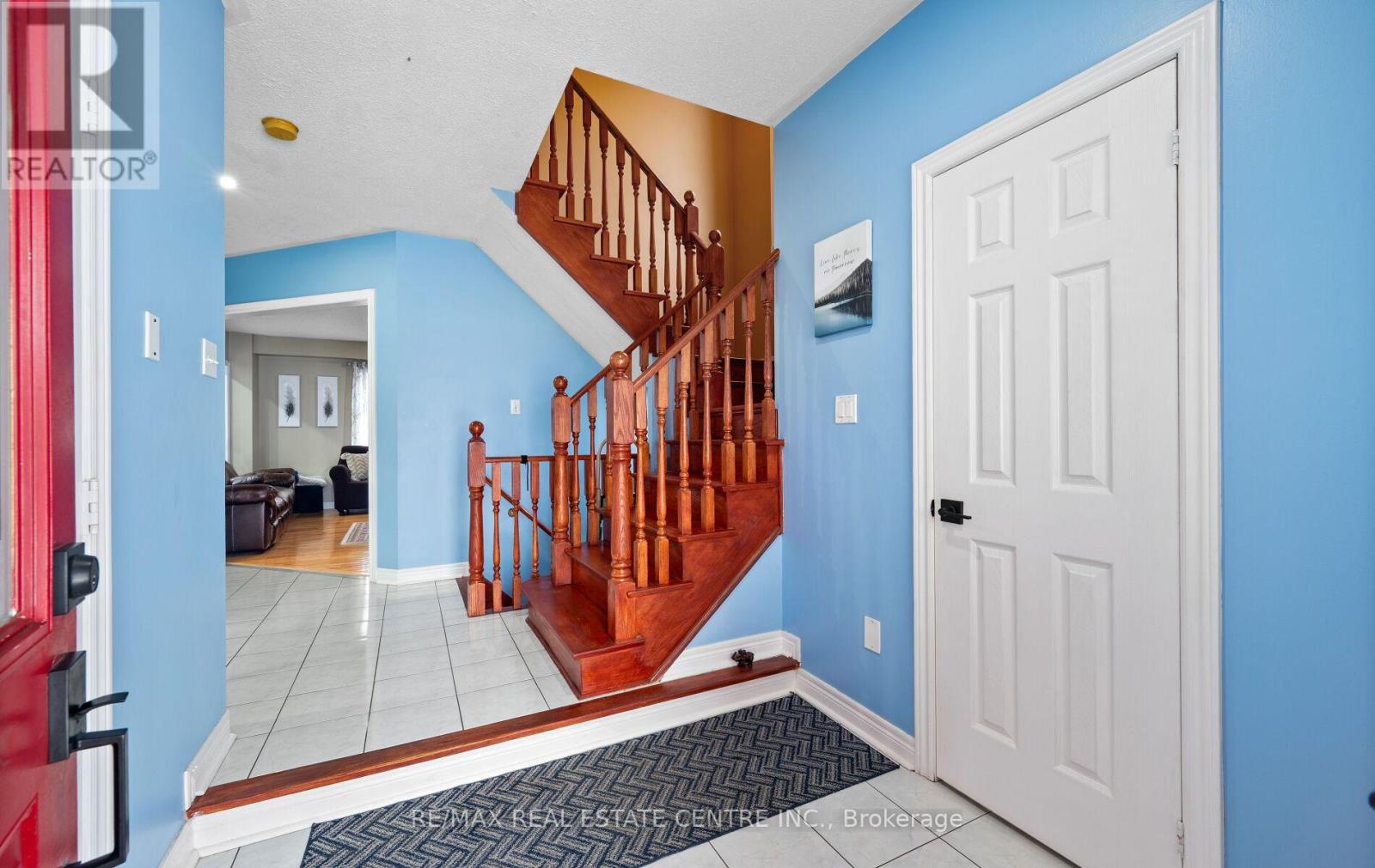 4 Sugarpine Court, Brampton, Ontario  L6R 1X6 - Photo 6 - W12812024