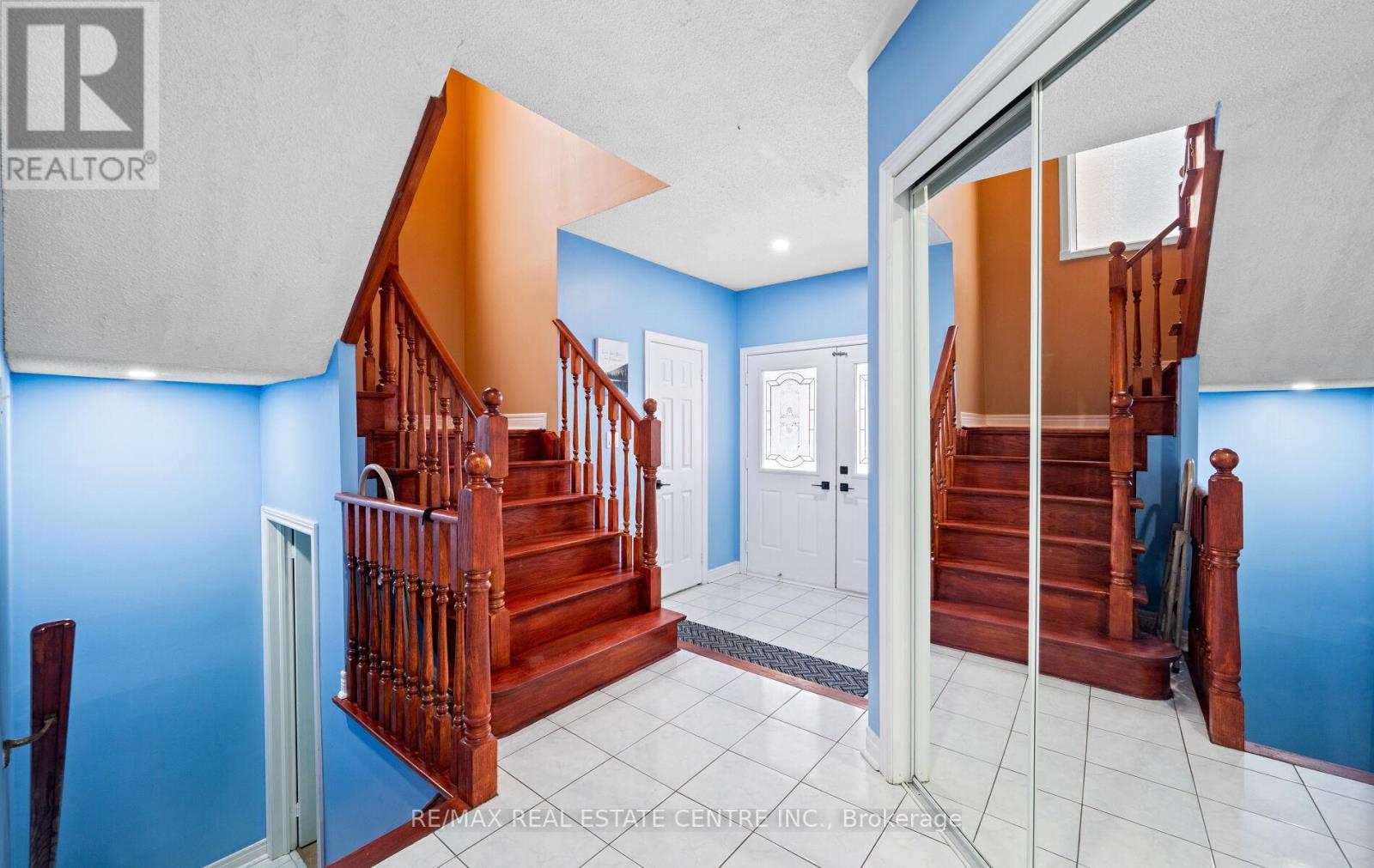 4 Sugarpine Court, Brampton, Ontario  L6R 1X6 - Photo 9 - W12812024