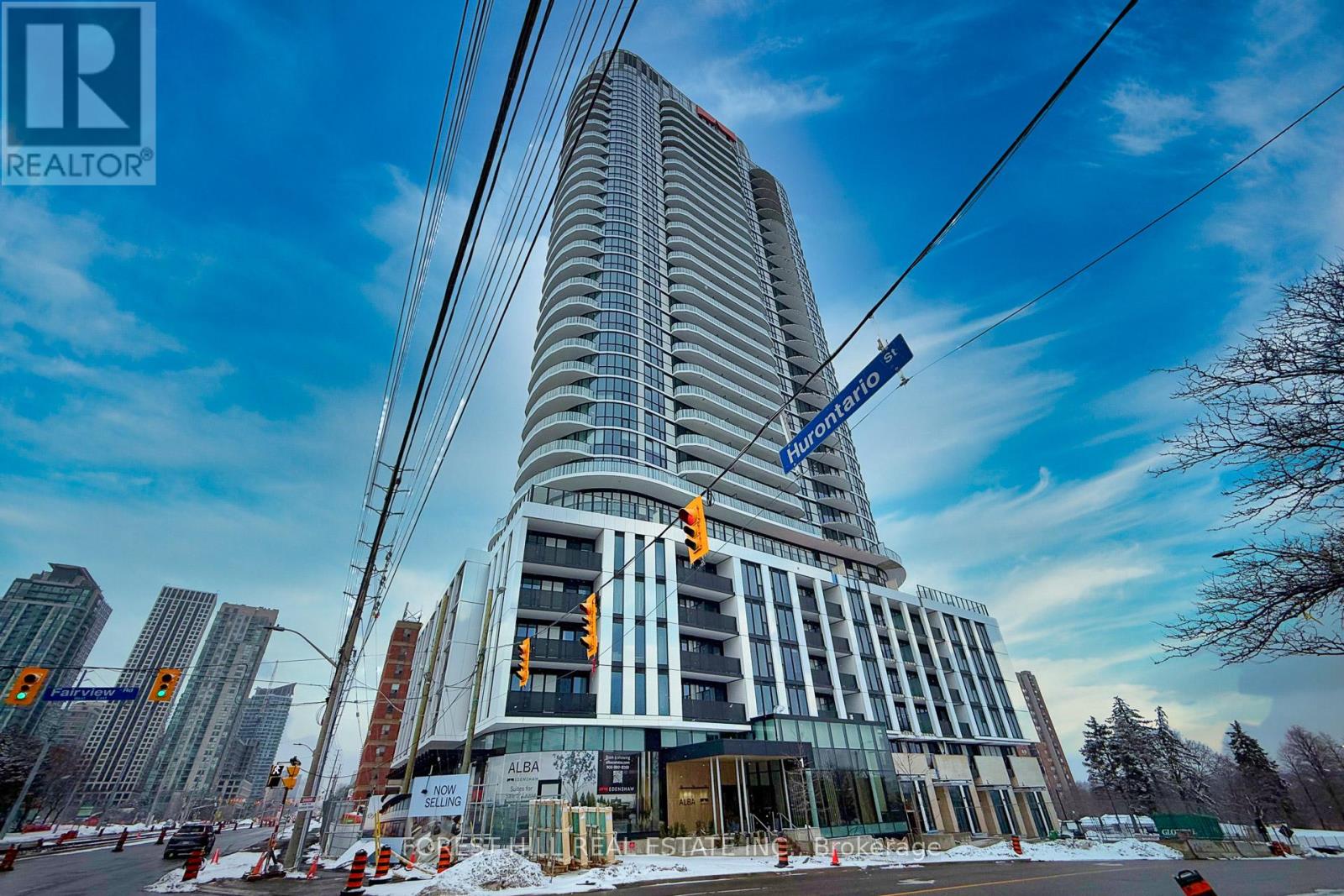 1804 - 1 Fairview Road, Mississauga, Ontario  L5A 4C6 - Photo 2 - W12812044