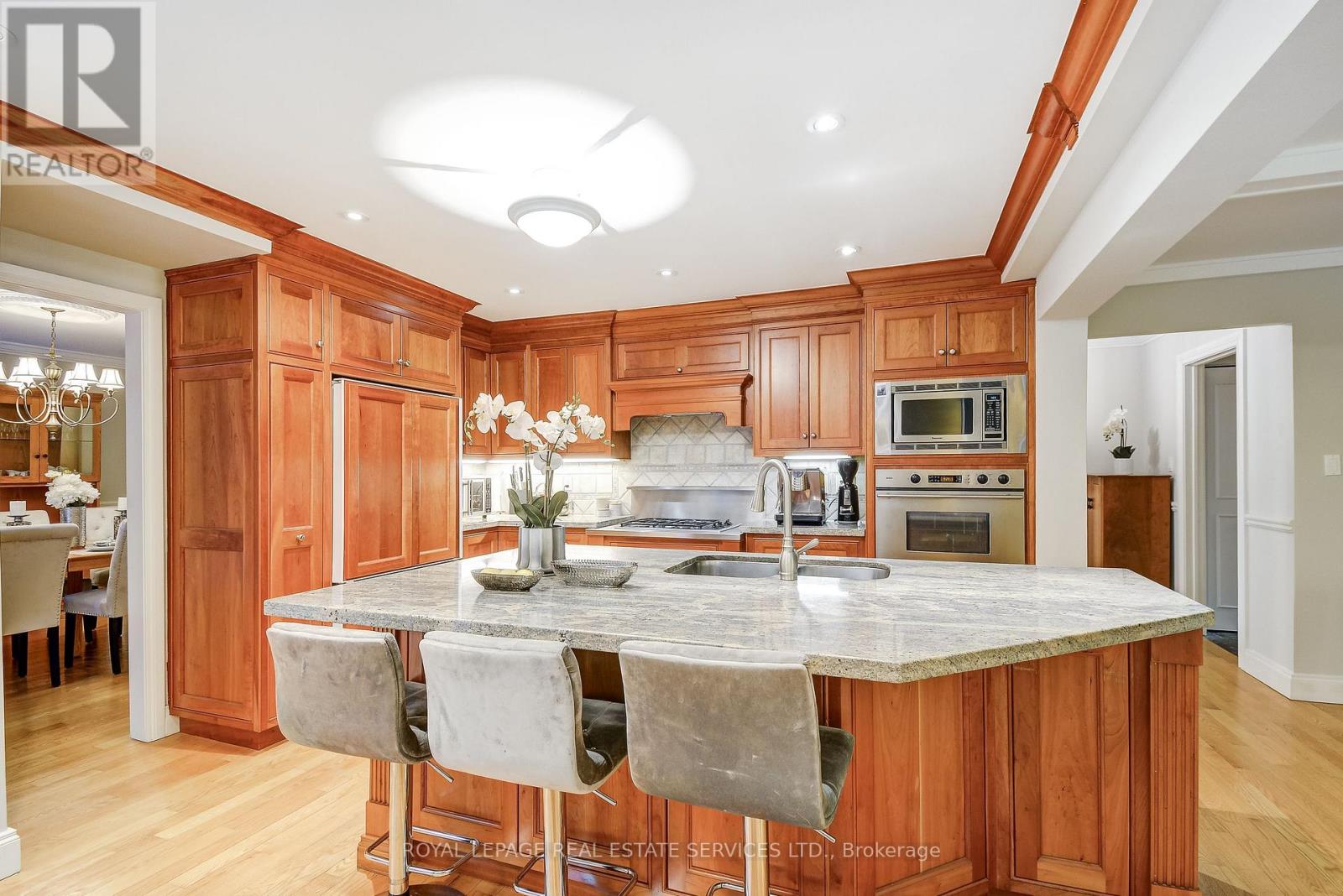 141 Digby Road, Oakville, Ontario  L6J 6B7 - Photo 15 - W12812070