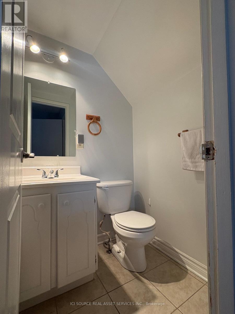 Upper - 30 Thatcher Court, Brampton, Ontario  L6Z 1C8 - Photo 10 - W12812074