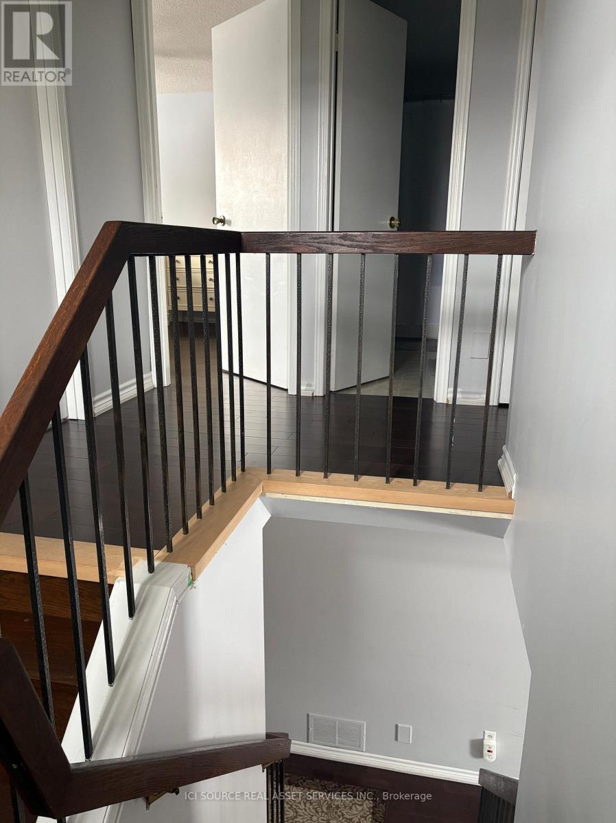 Upper - 30 Thatcher Court, Brampton, Ontario  L6Z 1C8 - Photo 16 - W12812074