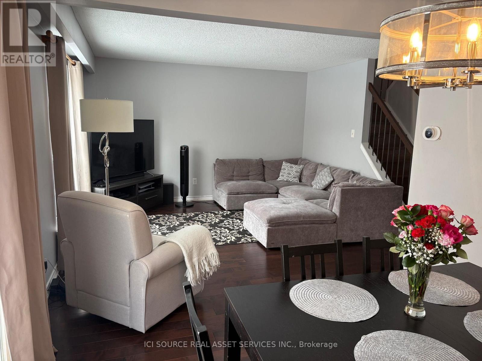 Upper - 30 Thatcher Court, Brampton, Ontario  L6Z 1C8 - Photo 2 - W12812074