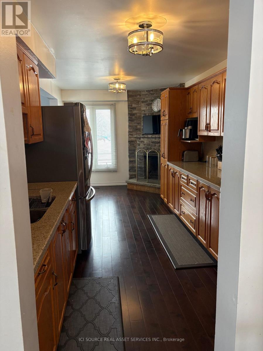 Upper - 30 Thatcher Court, Brampton, Ontario  L6Z 1C8 - Photo 6 - W12812074