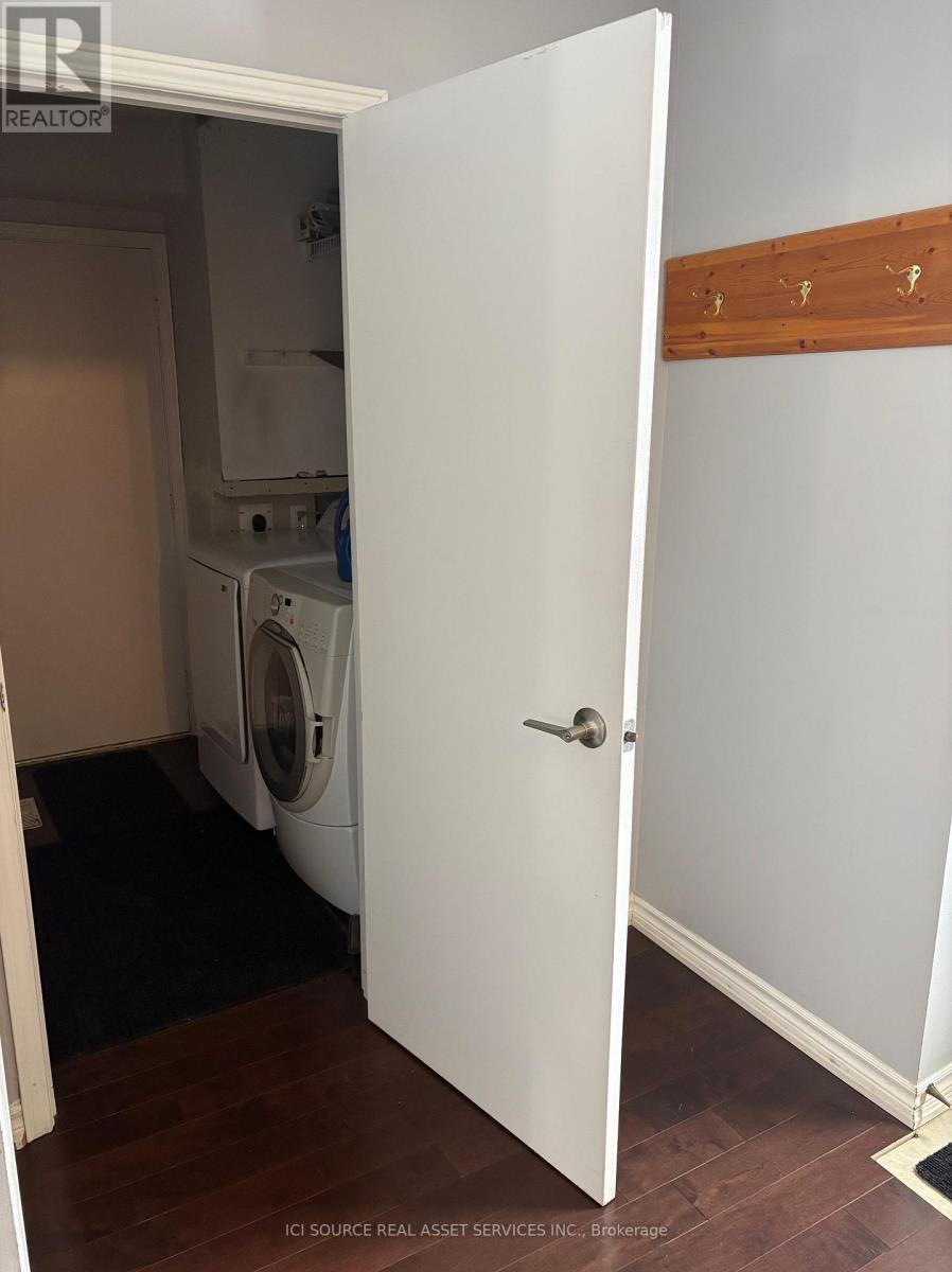 Upper - 30 Thatcher Court, Brampton, Ontario  L6Z 1C8 - Photo 9 - W12812074