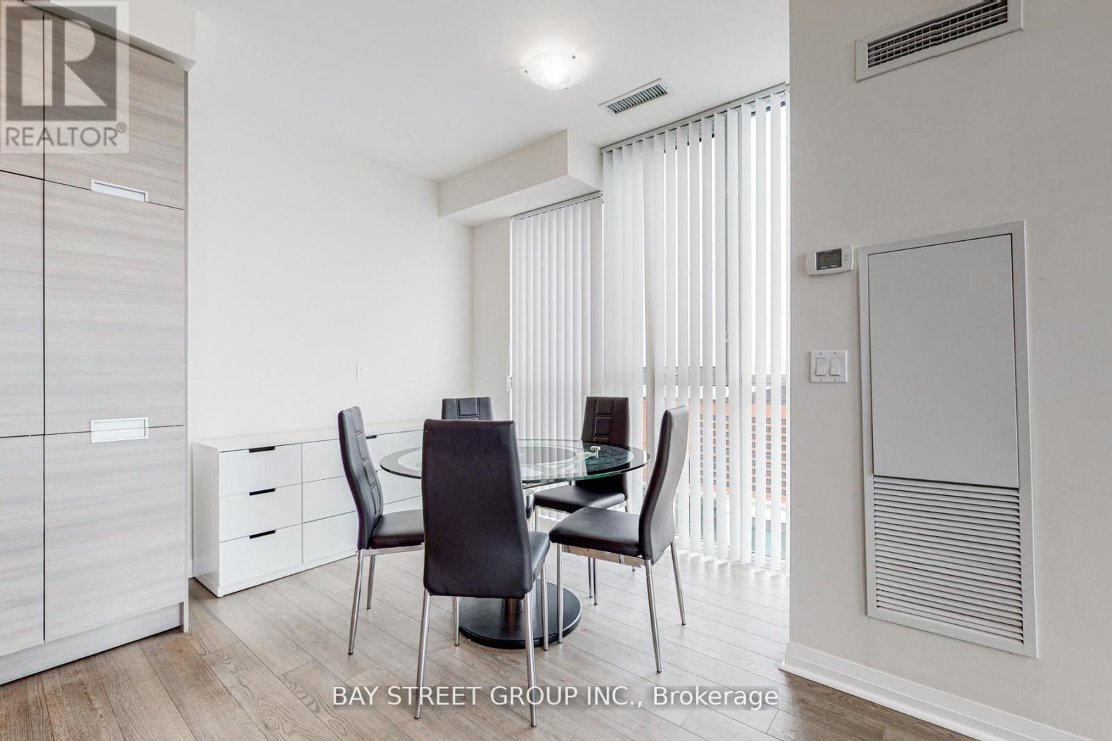 2801 - 75 Eglinton Avenue W, Mississauga, Ontario  L5R 0E5 - Photo 13 - W12812084