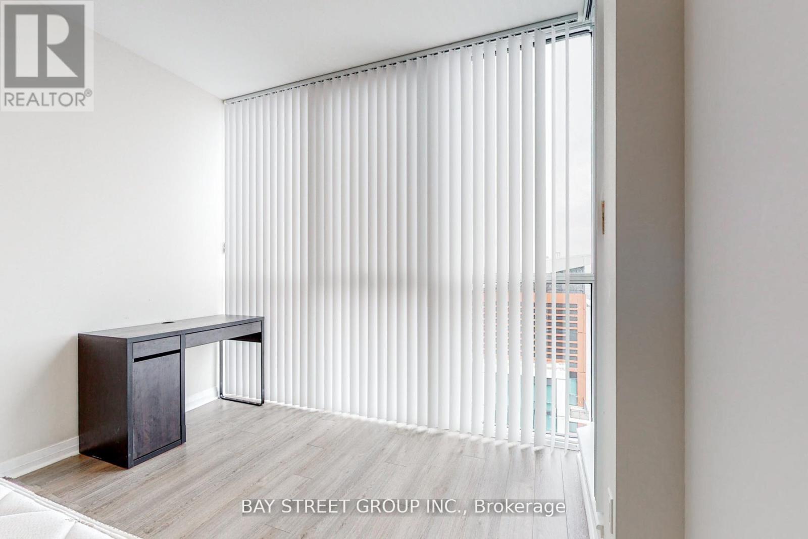 2801 - 75 Eglinton Avenue W, Mississauga, Ontario  L5R 0E5 - Photo 23 - W12812084