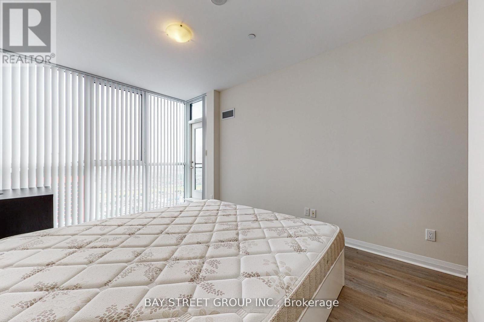 2801 - 75 Eglinton Avenue W, Mississauga, Ontario  L5R 0E5 - Photo 26 - W12812084