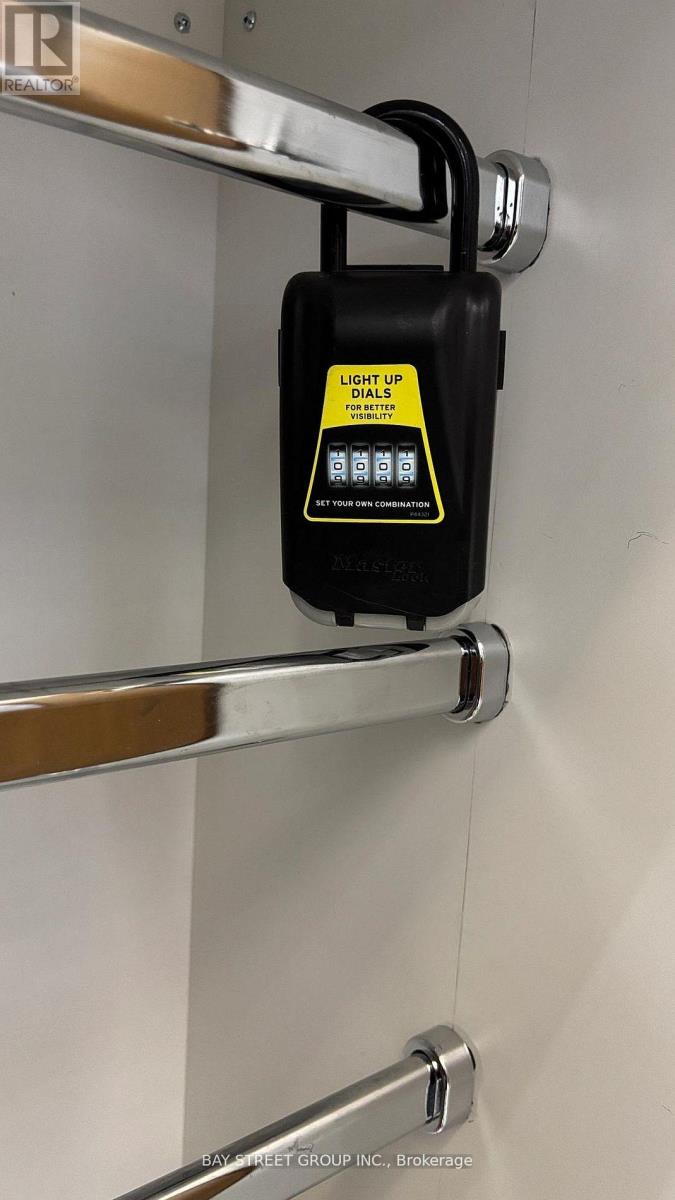 2801 - 75 Eglinton Avenue W, Mississauga, Ontario  L5R 0E5 - Photo 36 - W12812084