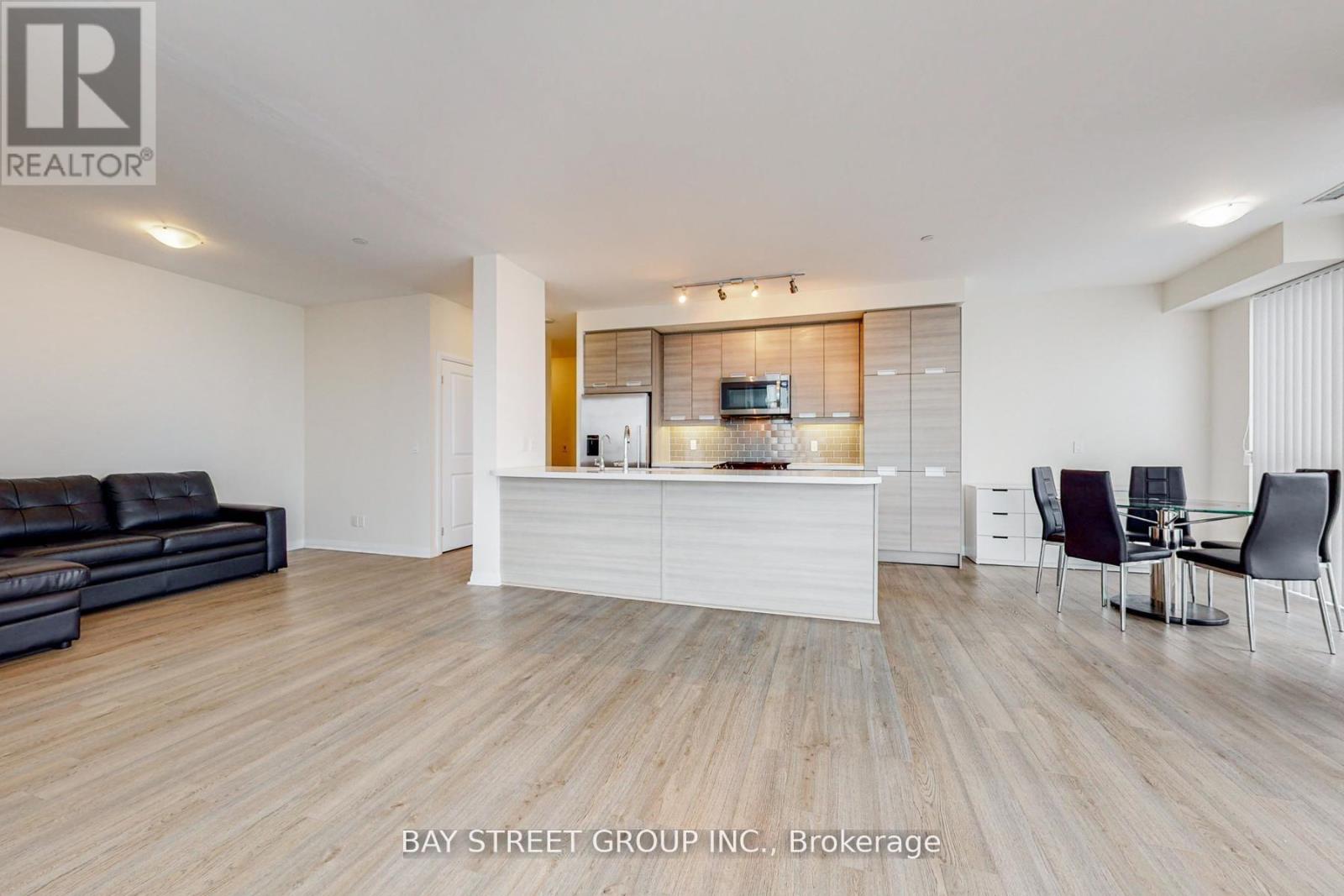 2801 - 75 Eglinton Avenue W, Mississauga, Ontario  L5R 0E5 - Photo 9 - W12812084