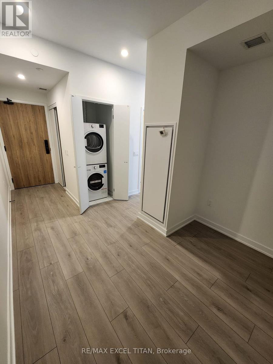 1803 - 1 Fairview Road E, Mississauga, Ontario  L5A 4C6 - Photo 10 - W12812086