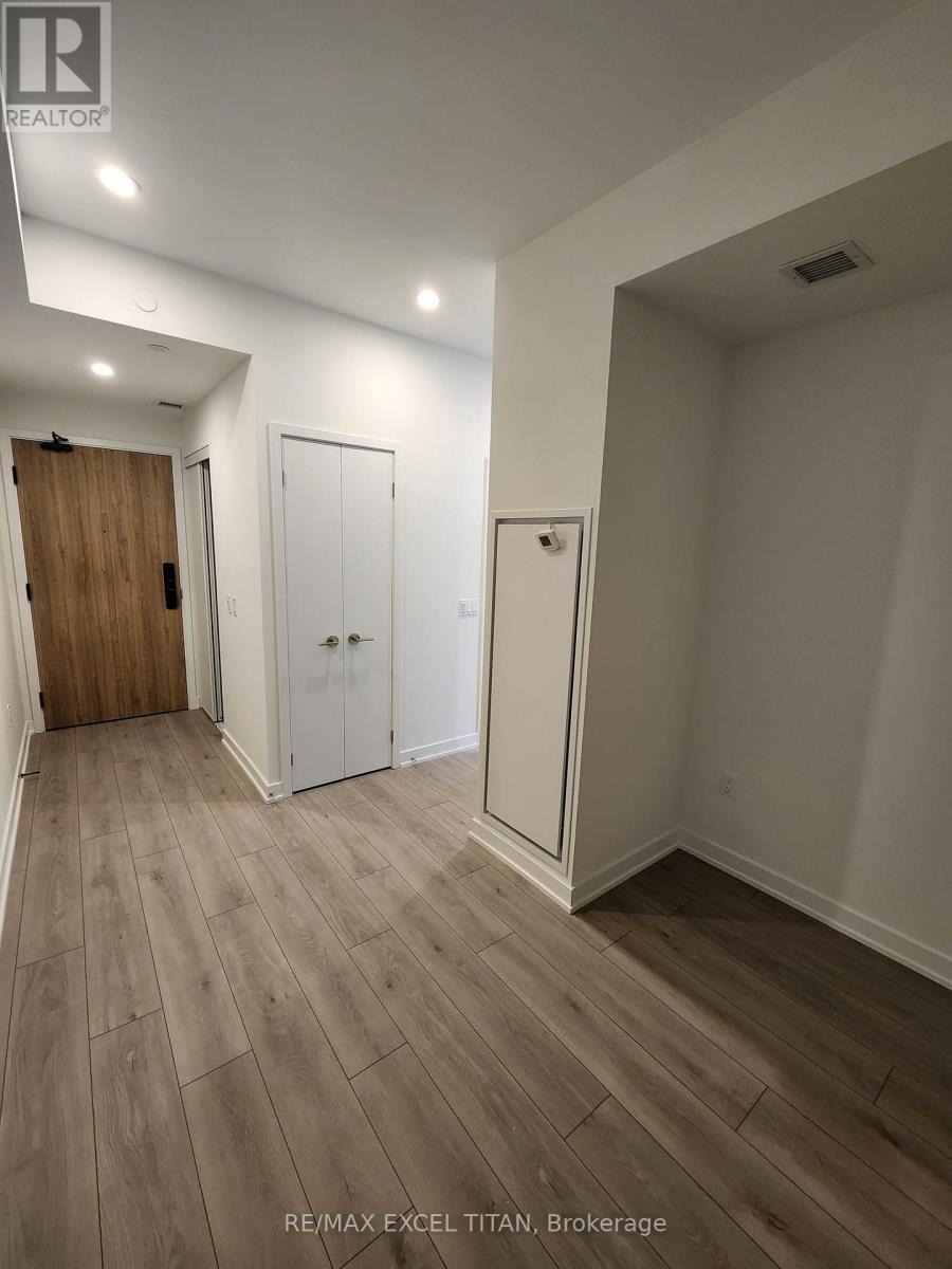 1803 - 1 Fairview Road E, Mississauga, Ontario  L5A 4C6 - Photo 11 - W12812086