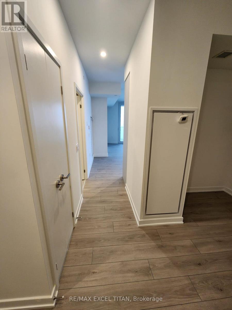 1803 - 1 Fairview Road E, Mississauga, Ontario  L5A 4C6 - Photo 12 - W12812086