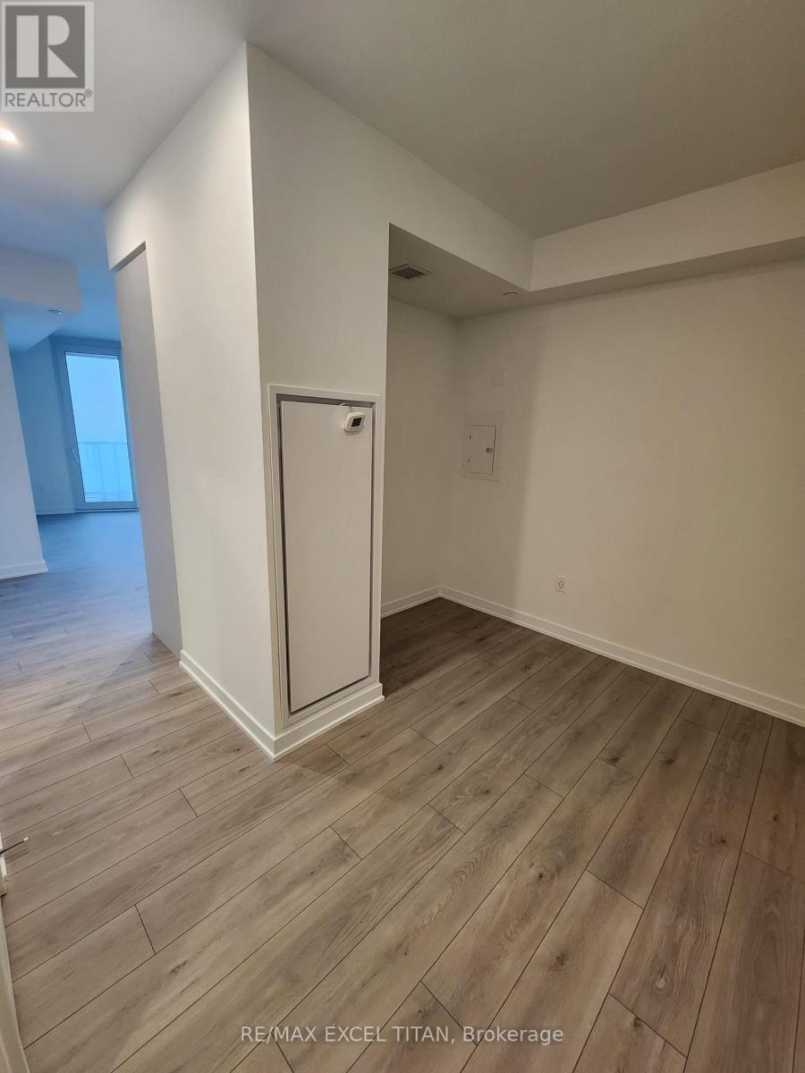 1803 - 1 Fairview Road E, Mississauga, Ontario  L5A 4C6 - Photo 13 - W12812086