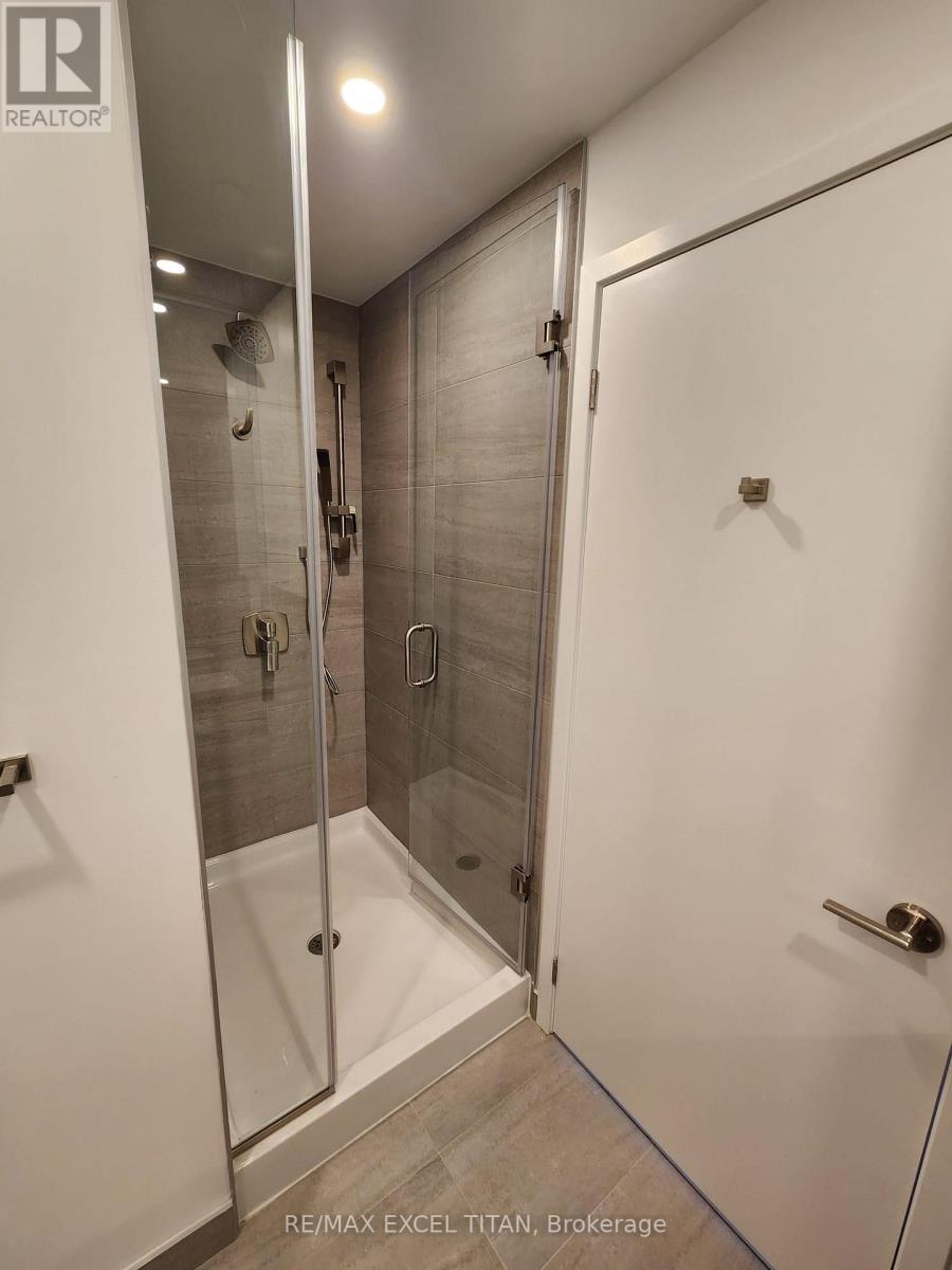 1803 - 1 Fairview Road E, Mississauga, Ontario  L5A 4C6 - Photo 17 - W12812086