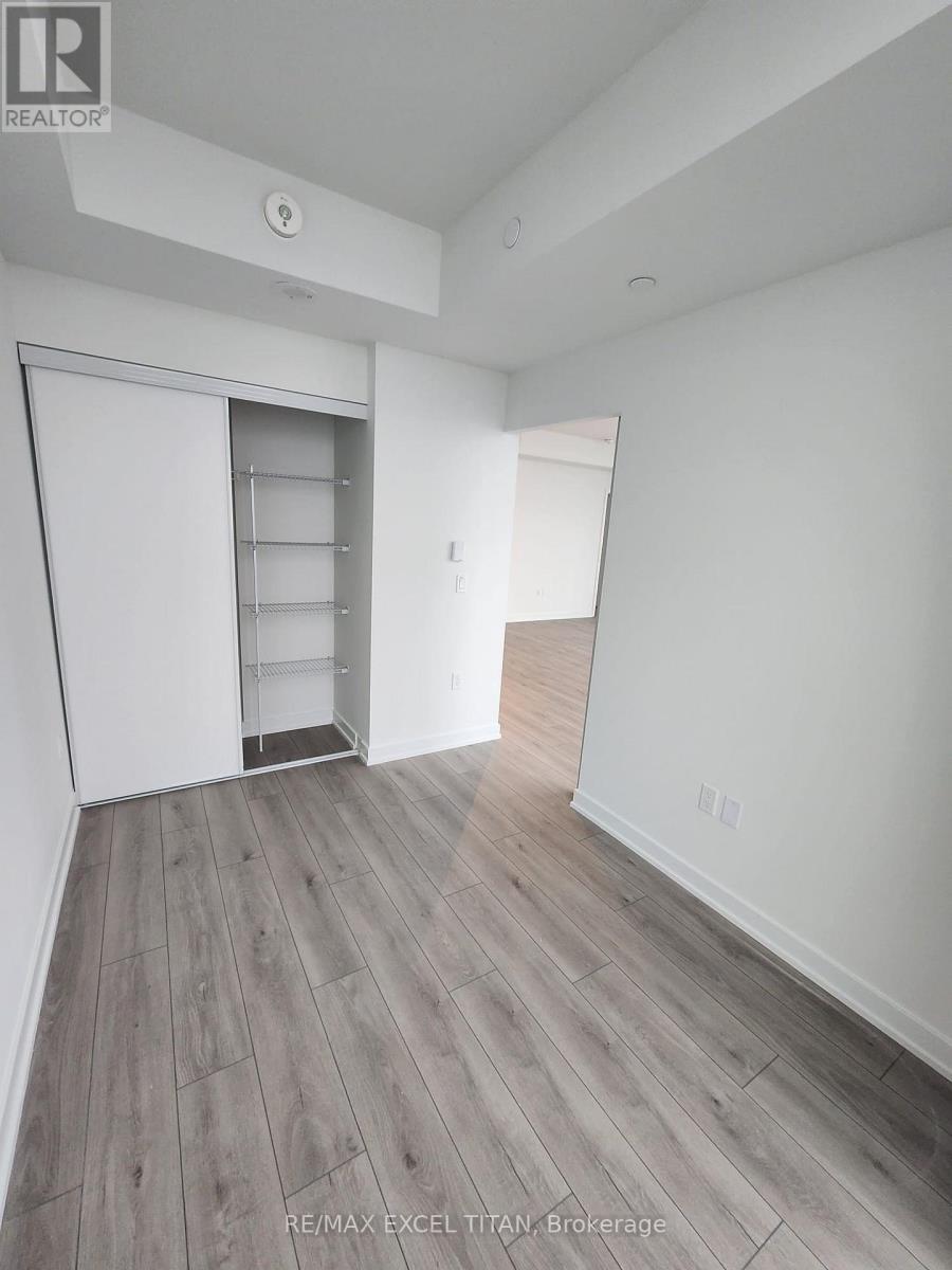 1803 - 1 Fairview Road E, Mississauga, Ontario  L5A 4C6 - Photo 19 - W12812086