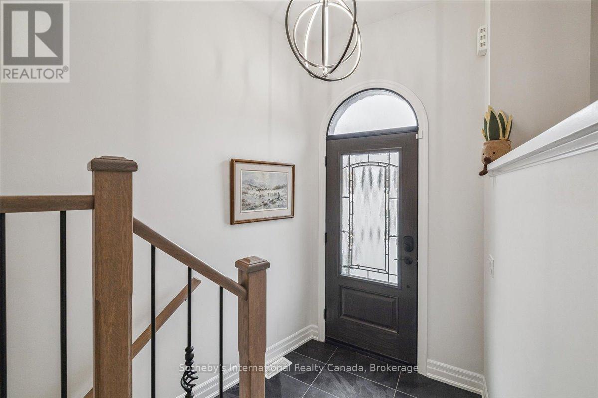 10 Southwind Terrace, Oakville, Ontario  L6L 6K5 - Photo 3 - W12812190