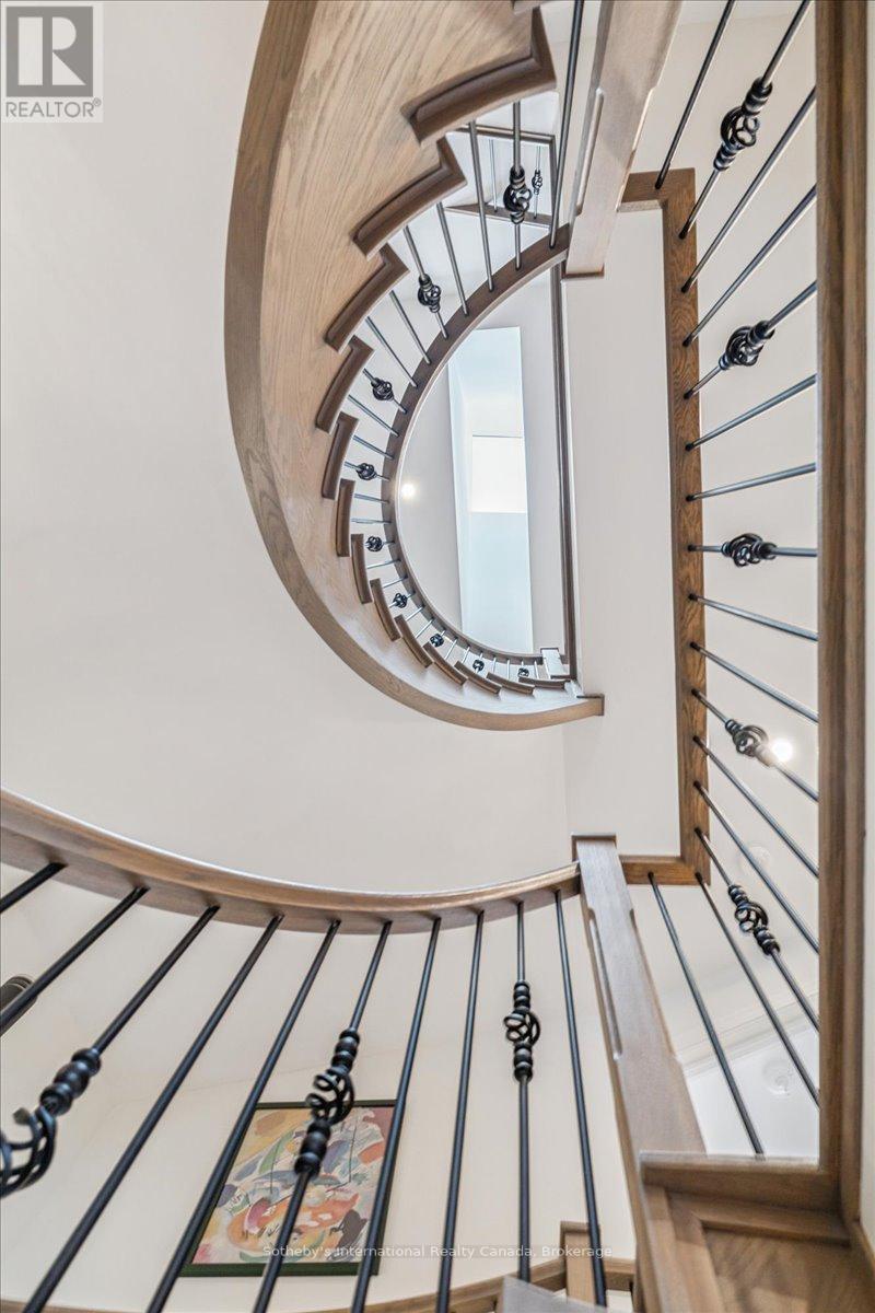 10 Southwind Terrace, Oakville, Ontario  L6L 6K5 - Photo 5 - W12812190