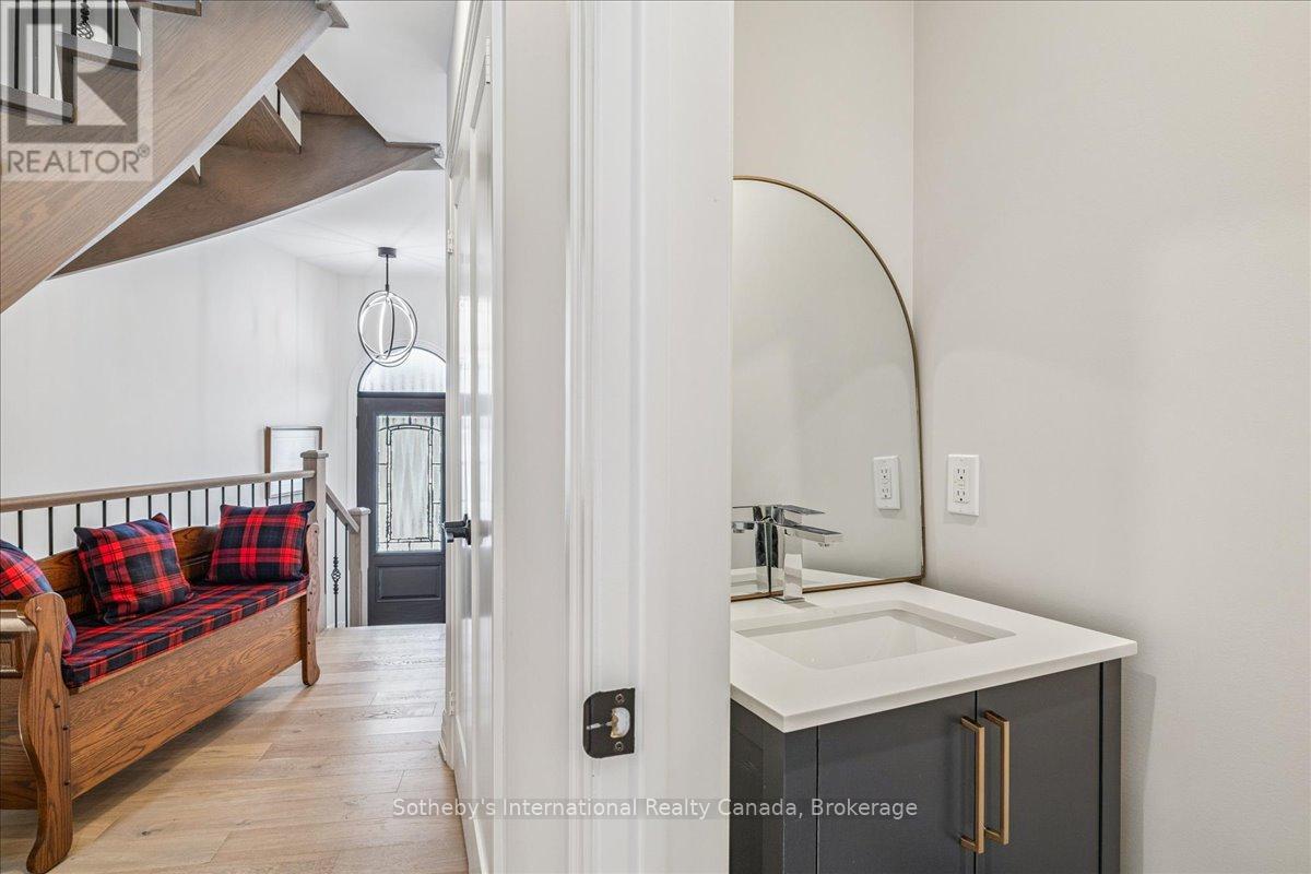 10 Southwind Terrace, Oakville, Ontario  L6L 6K5 - Photo 6 - W12812190