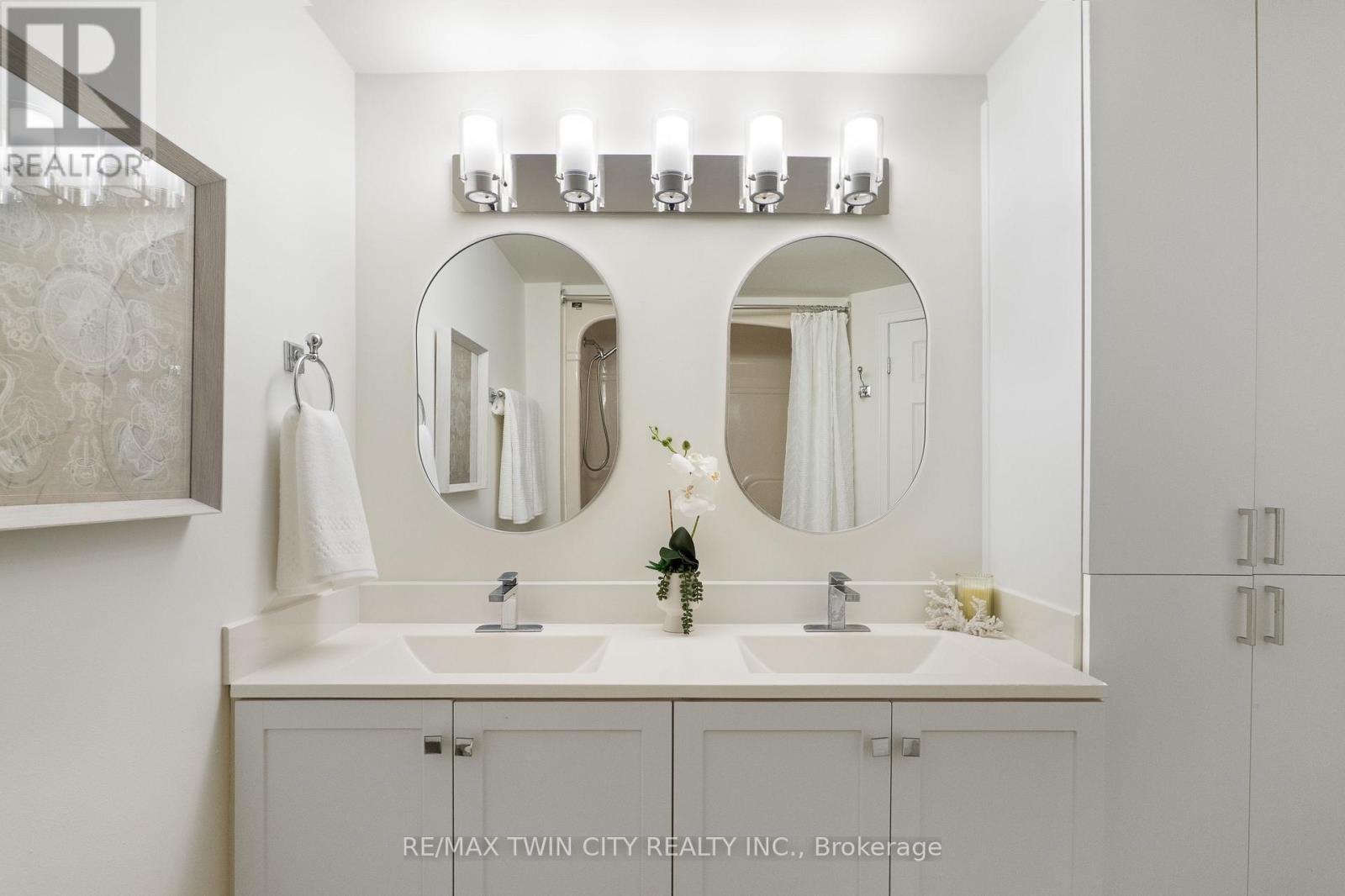 107 - 10 Ellen Street E, Kitchener, Ontario  N2H 6R8 - Photo 35 - X12811984