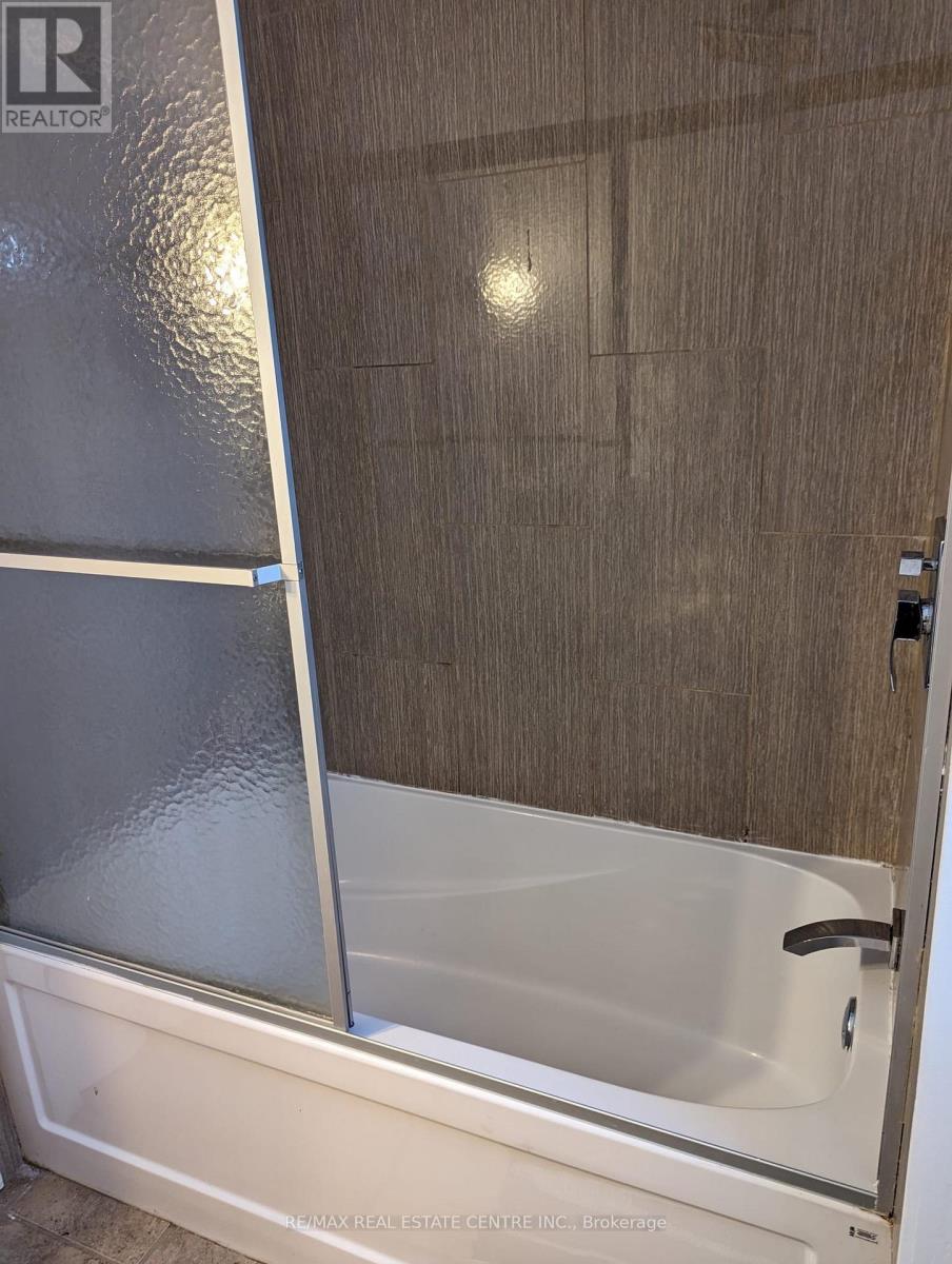 Main And Upper - 298 Wallace Avenue S, Welland, Ontario  L3B 1R9 - Photo 11 - X12812028