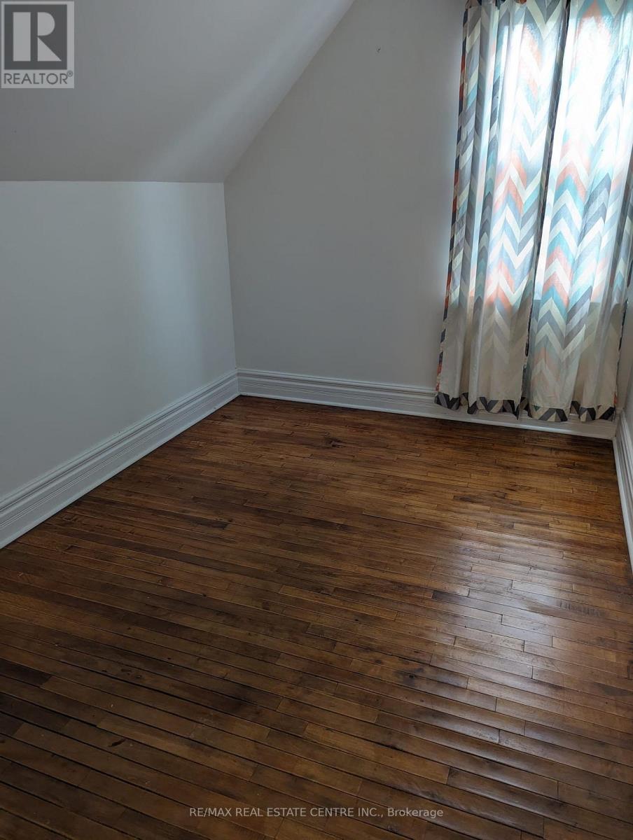 Main And Upper - 298 Wallace Avenue S, Welland, Ontario  L3B 1R9 - Photo 18 - X12812028