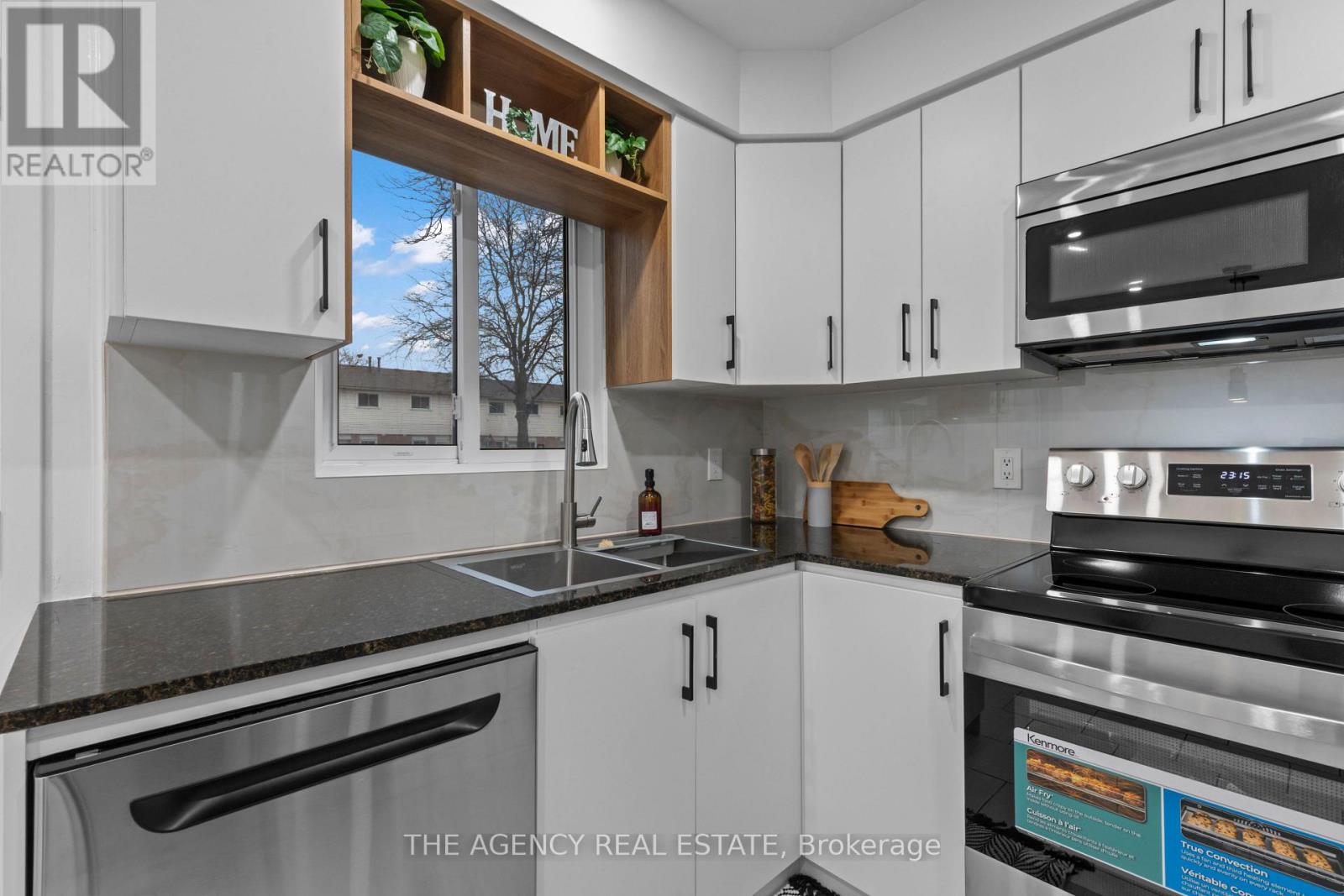 22 - 700 Exeter Road, London South, Ontario  N6E 1L2 - Photo 10 - X12811642