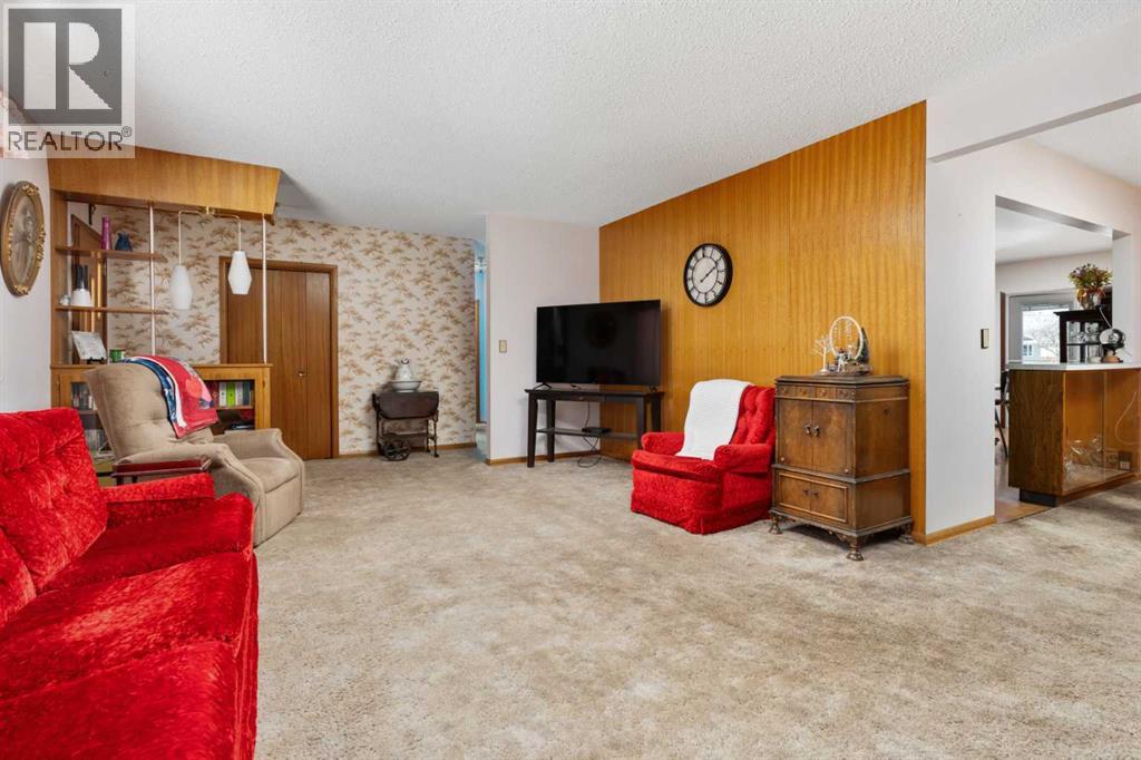 5037 53 Street, Daysland, Alberta  T0B 1A0 - Photo 2 - A2209314