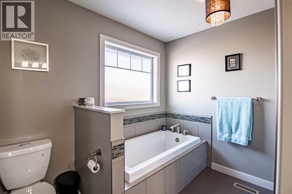 60 Vincent Close, Red Deer, Alberta  T4R 0H7 - Photo 30 - A2285075